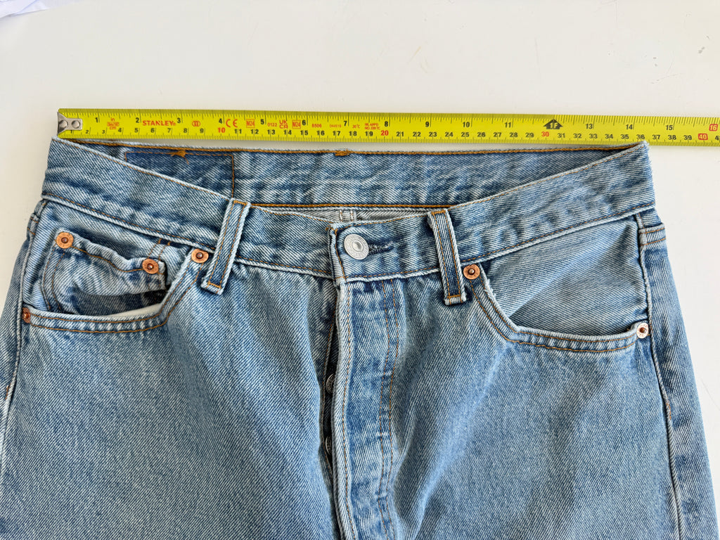 W29 L33vintage Levis 501s 28/29” measured medium fade blue Y2K 501s