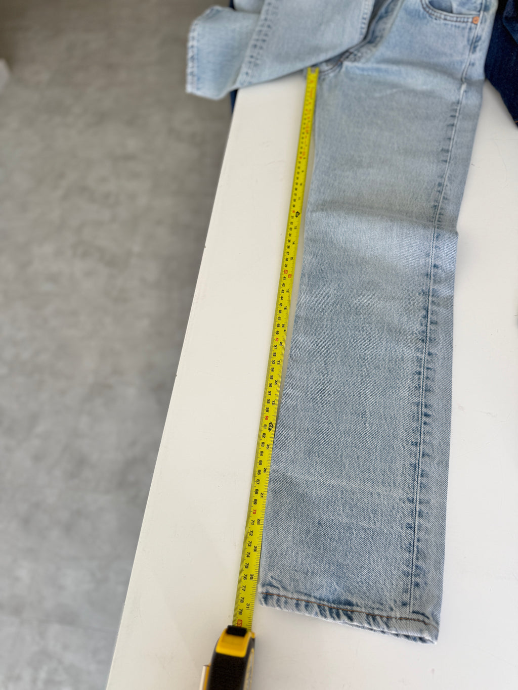 W24 L31 vintage Levis 501 23-24” measured light blue fade denim 90s Levi’s 501s USA