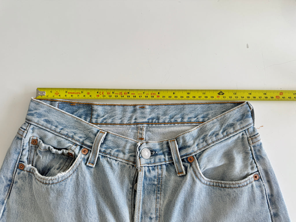 Distressed W28 L29 vintage Levis 501 27/28” measured light faded blue denim 90’s 501s USA student fit