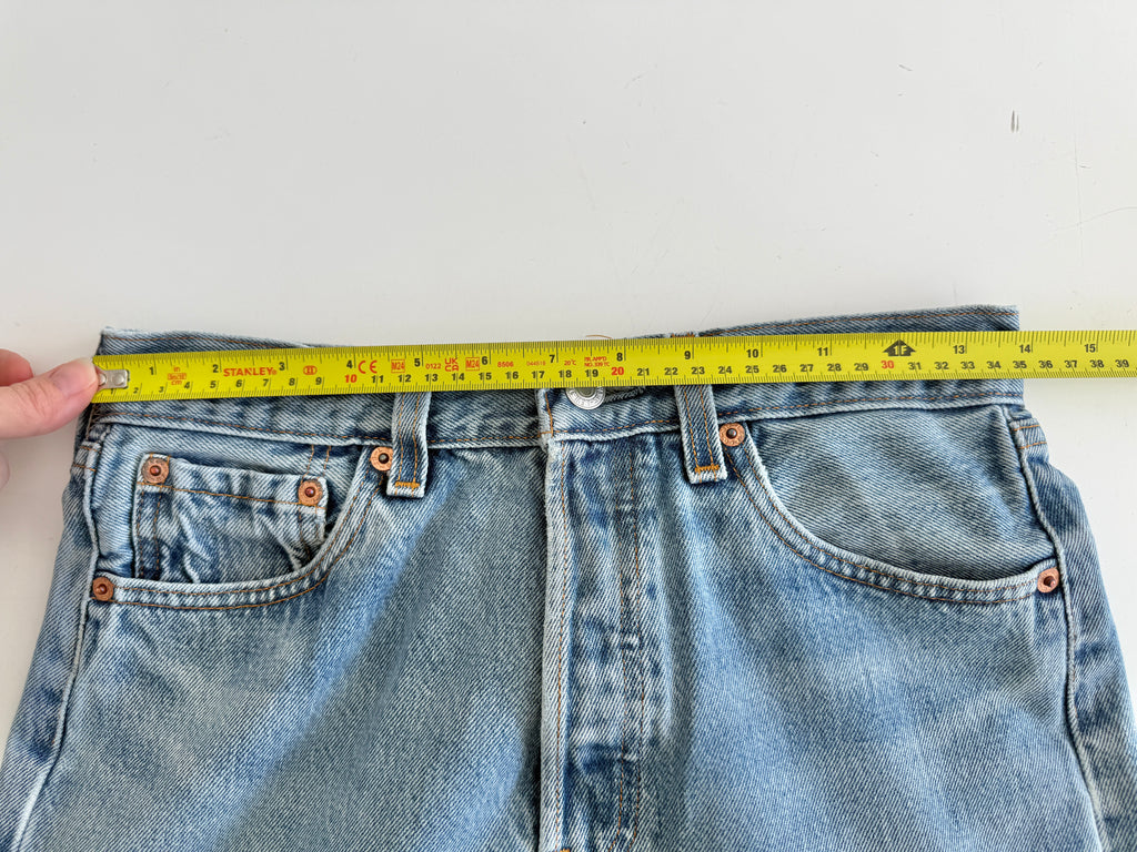 Soft W27 L30 vintage Levis 501 26/27” measured waist medium blue 90s USA  501s