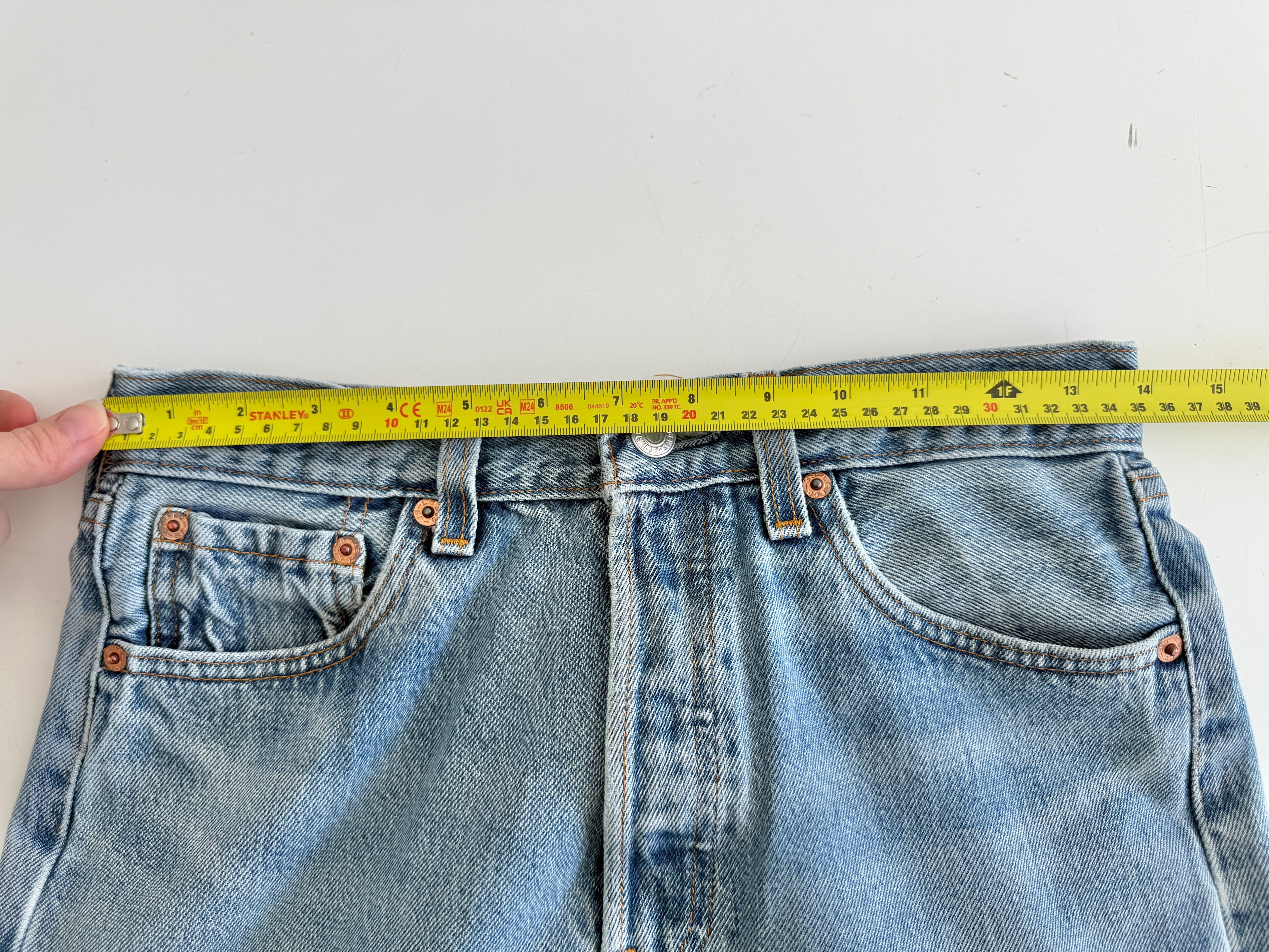 Soft W27 L30 vintage Levis 501 26/27” measured waist medium blue 90s USA  501s