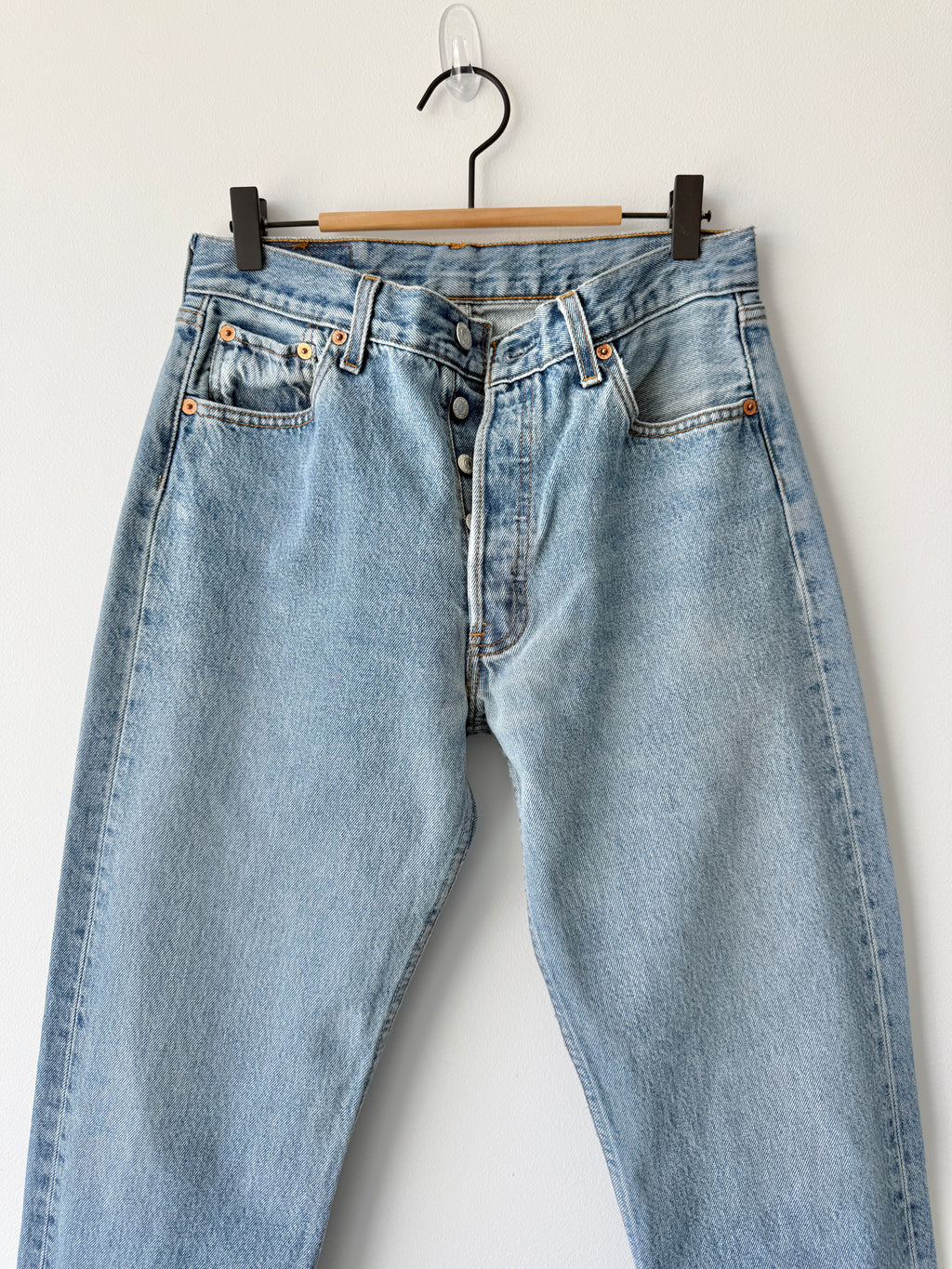 W29 L33vintage Levis 501s 28/29” measured medium fade blue Y2K 501s