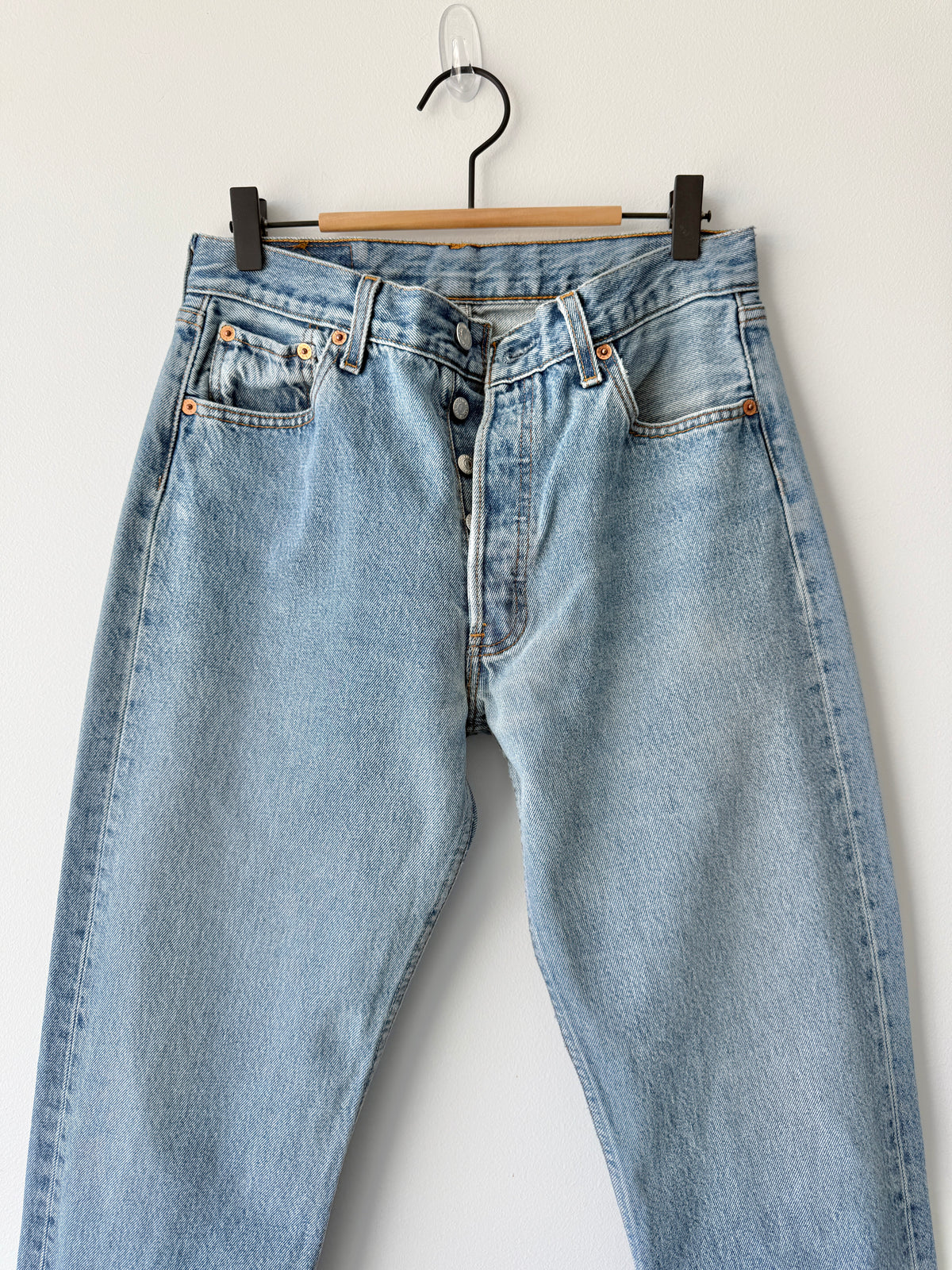 W29 L33vintage Levis 501s 28/29” measured medium fade blue Y2K 501s