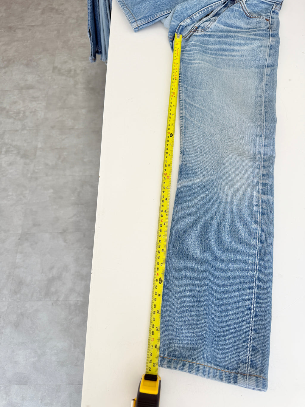Soft W23 L29 vintage Levis 501 22-24” measured waist medium faded whisker blue 501s 90s