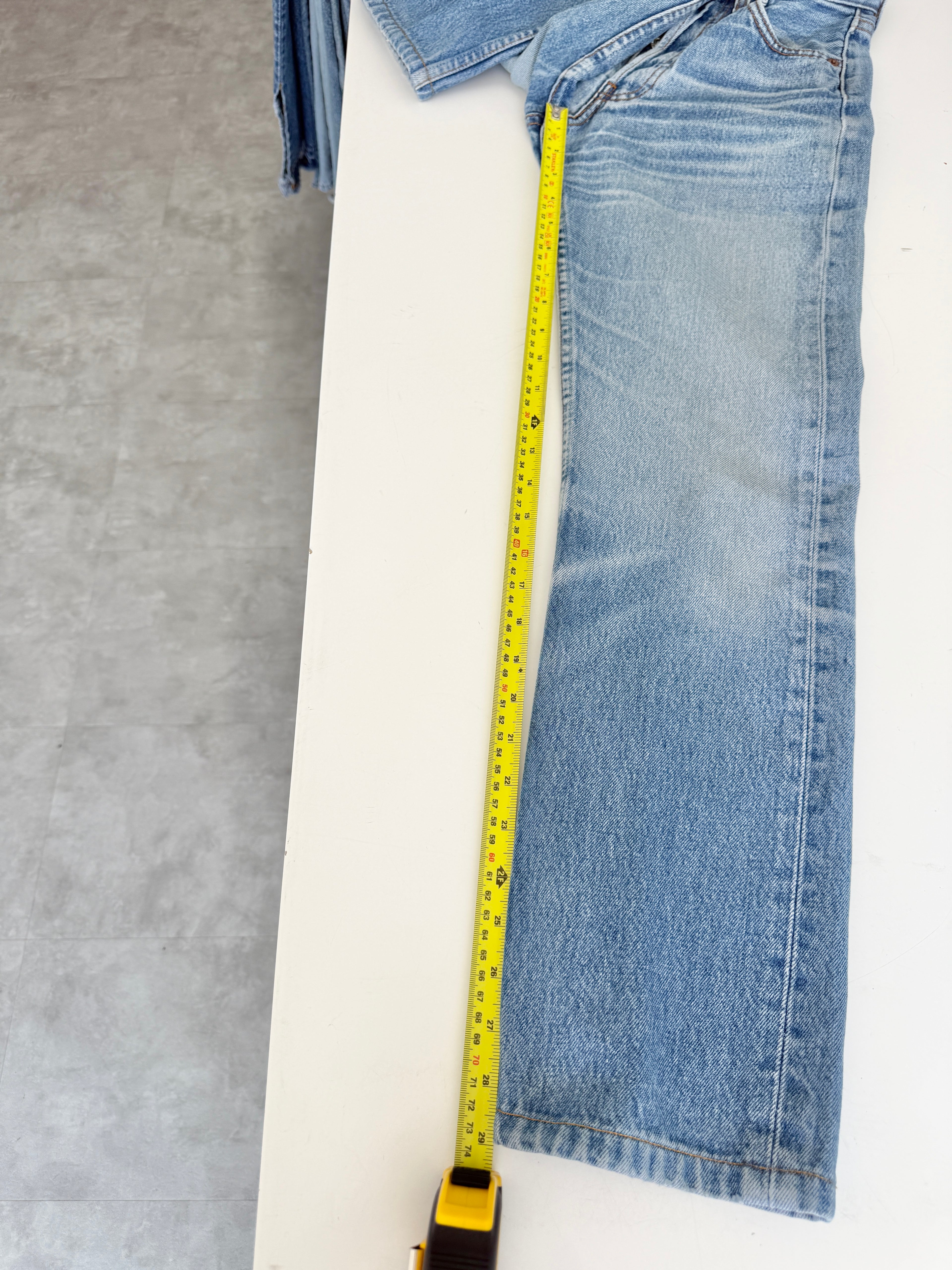 Soft W23 L29 vintage Levis 501 22-24” measured waist medium faded whisker blue 501s 90s