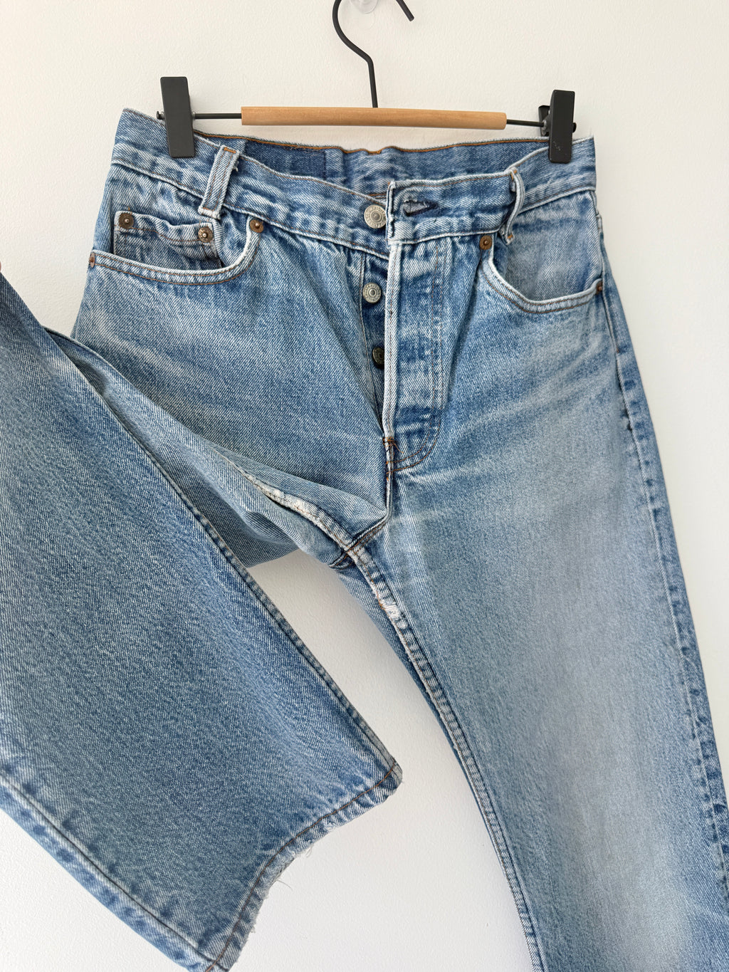 W27 L30 vintage Levis 701s 26/27” measured waist medium faded blue USA 80s 701s