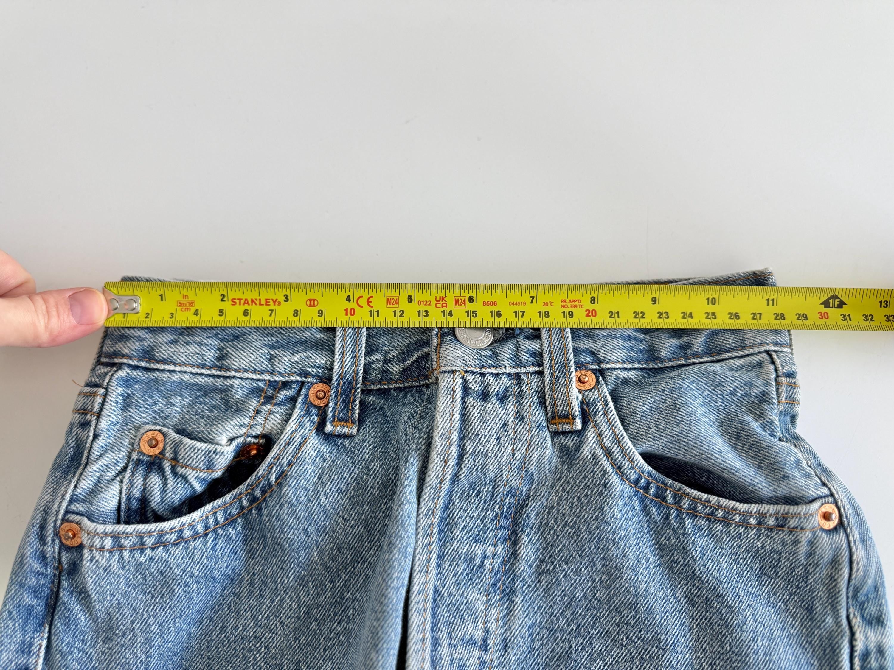 W22 L28 vintage Levis 501 20-22” measured waist medium faded denim made in 90s