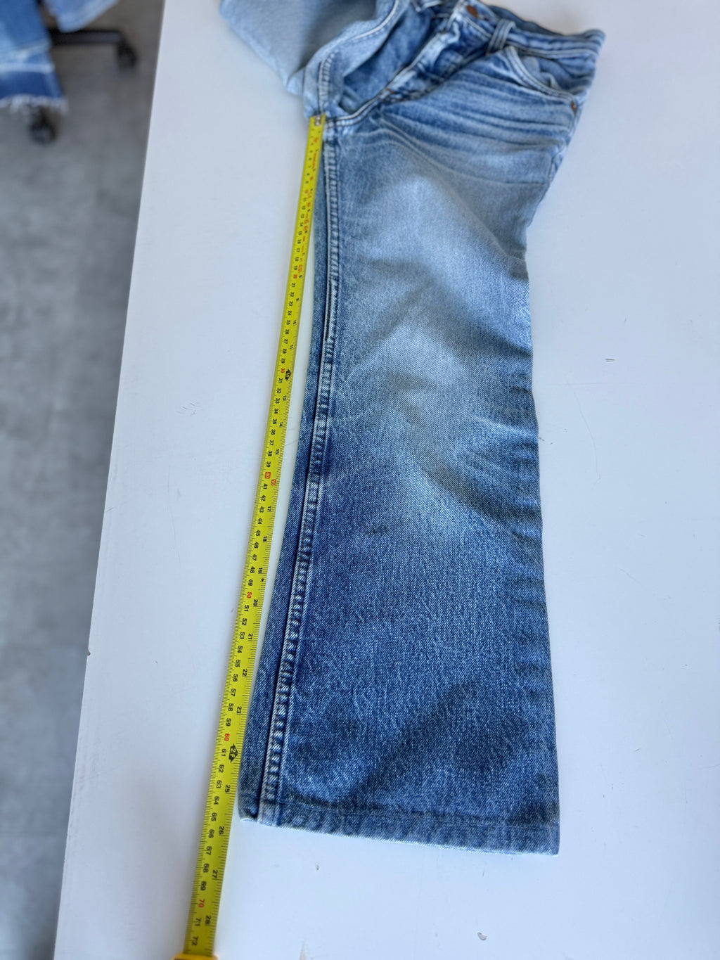 W24 L26 vintage Levis 24/25” measured whiskers denim medium faded blue 70s/80’s levi’s