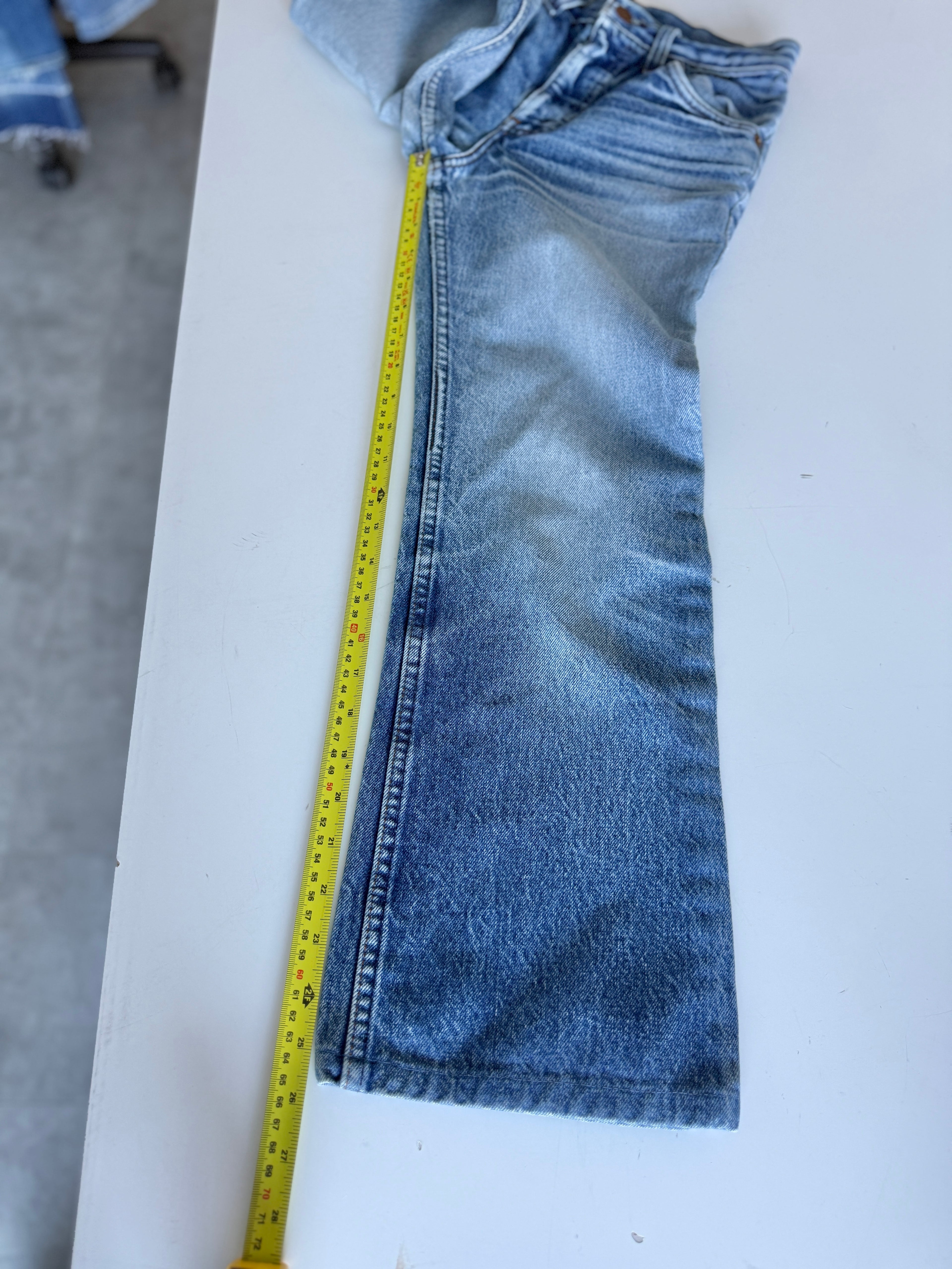 W24 L26 vintage Levis 24/25” measured whiskers denim medium faded blue 70s/80’s levi’s