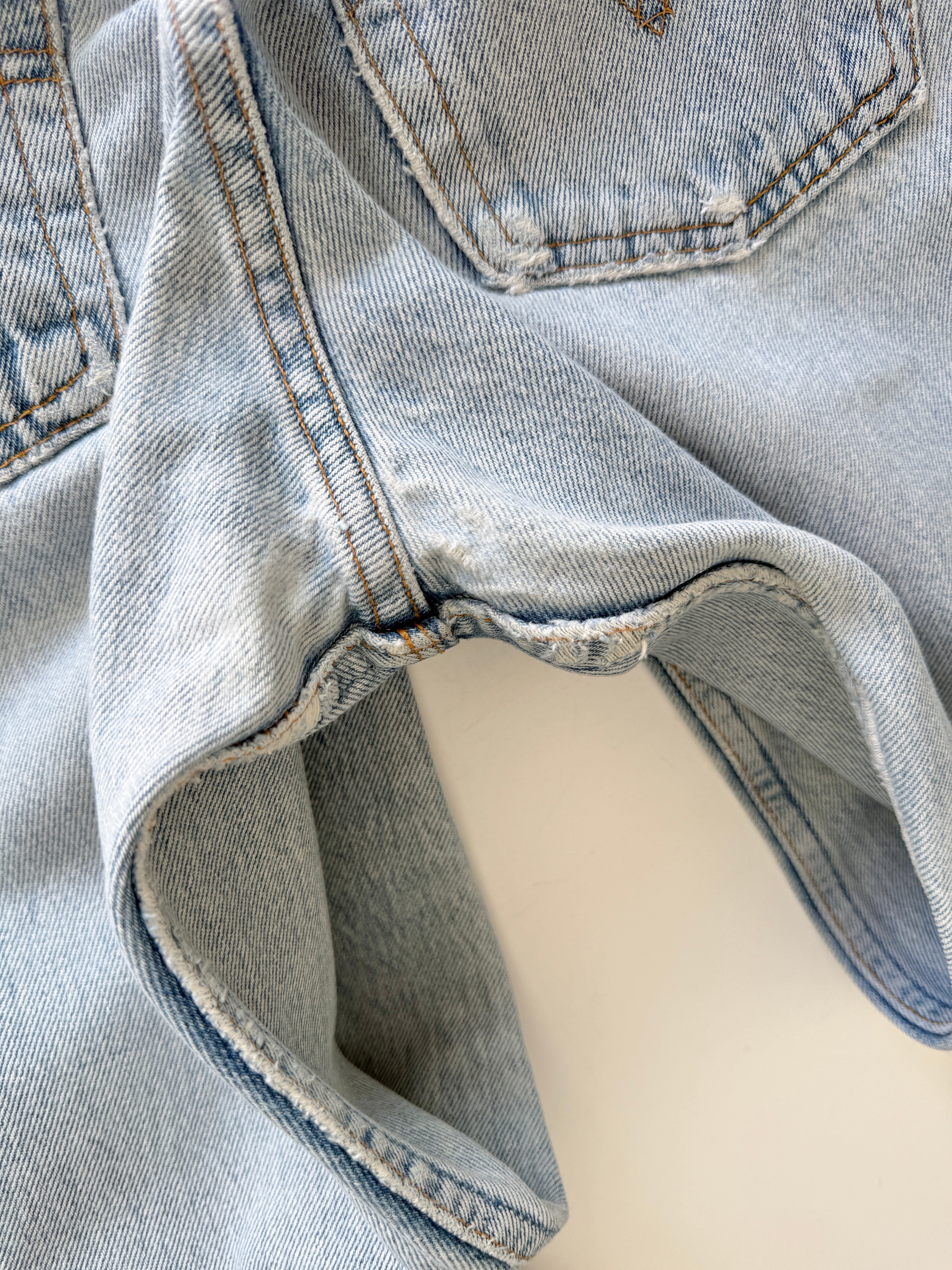 W24 L31 vintage Levis 501 23-24” measured light blue fade denim 90s Levi’s 501s USA