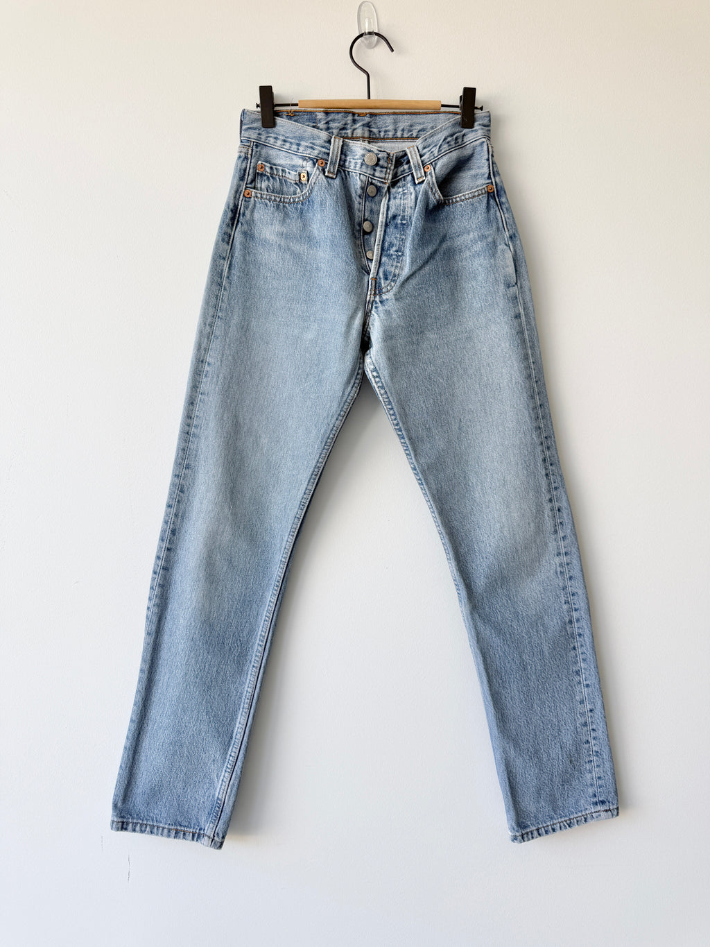 W25 L31 vintage Levis 501 24/25” measured waist medium light blue 501s 90s  USA nl