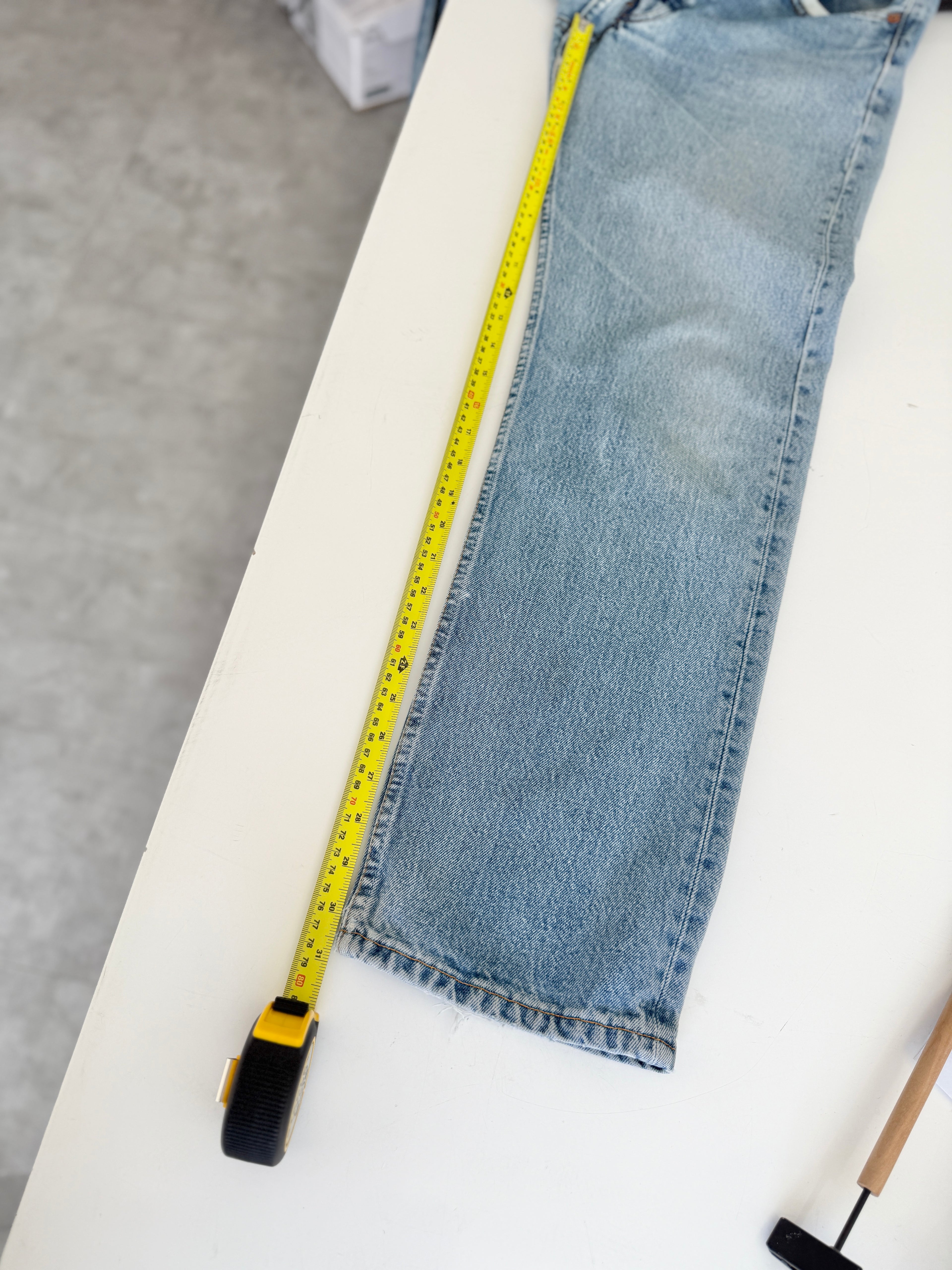 W29 L30 vintage Levis 501 29” measured medium faded blue Y2K Levi’s 501s