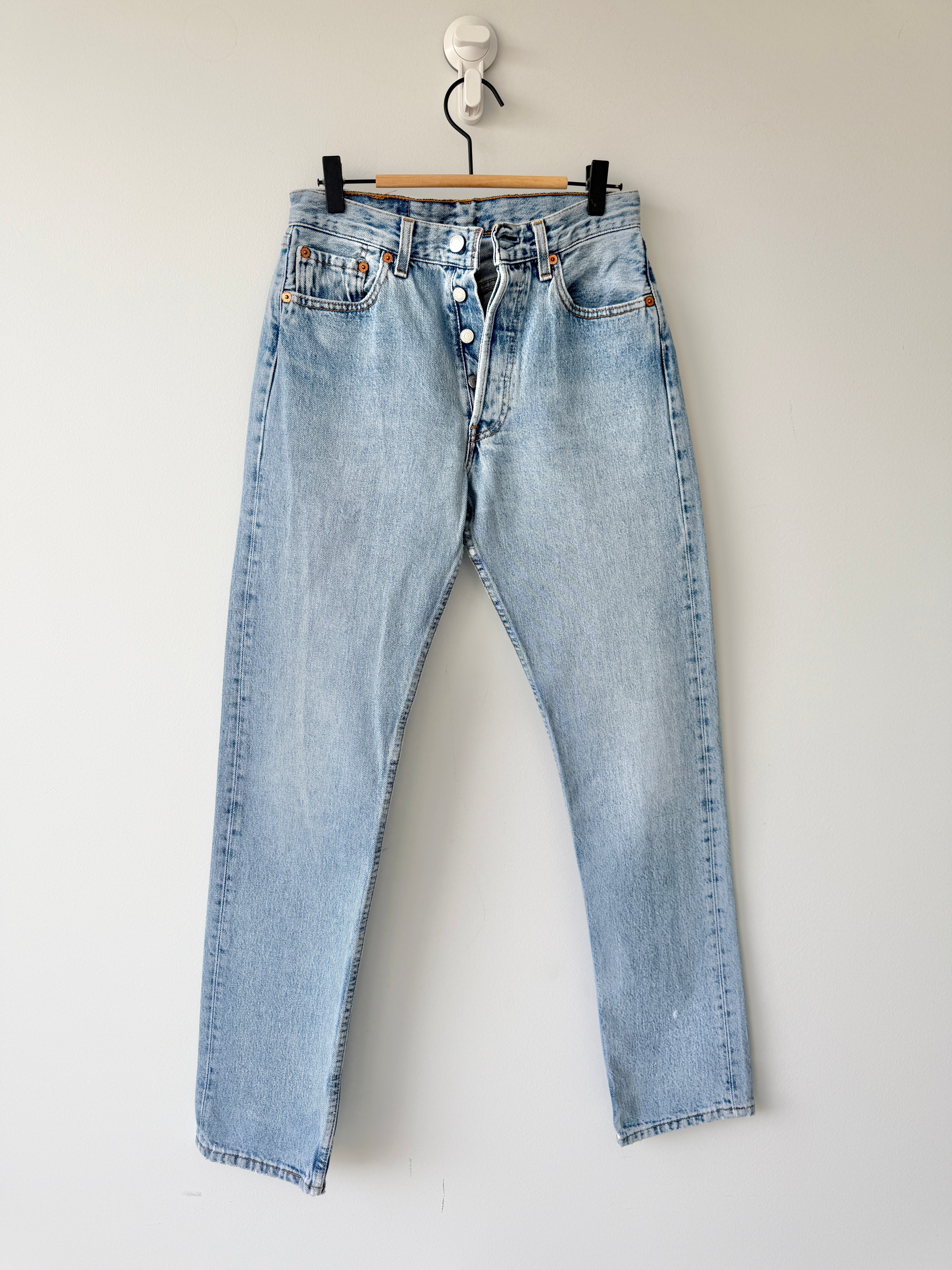 W26 L31 vintage Levis 501 25-26” light blue 90s Levi’s 501s