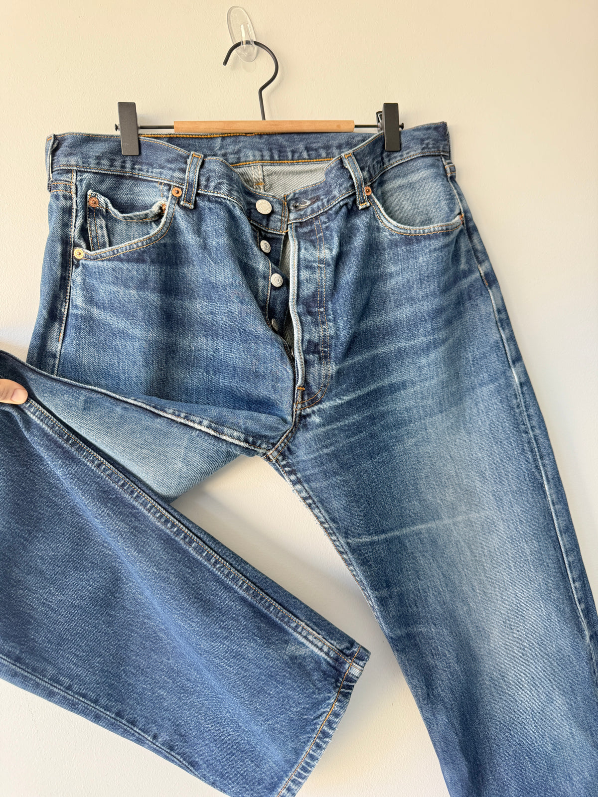 W33 L33 vintage Levis 501 dark blue 33” measured waist Y2K levis 501s