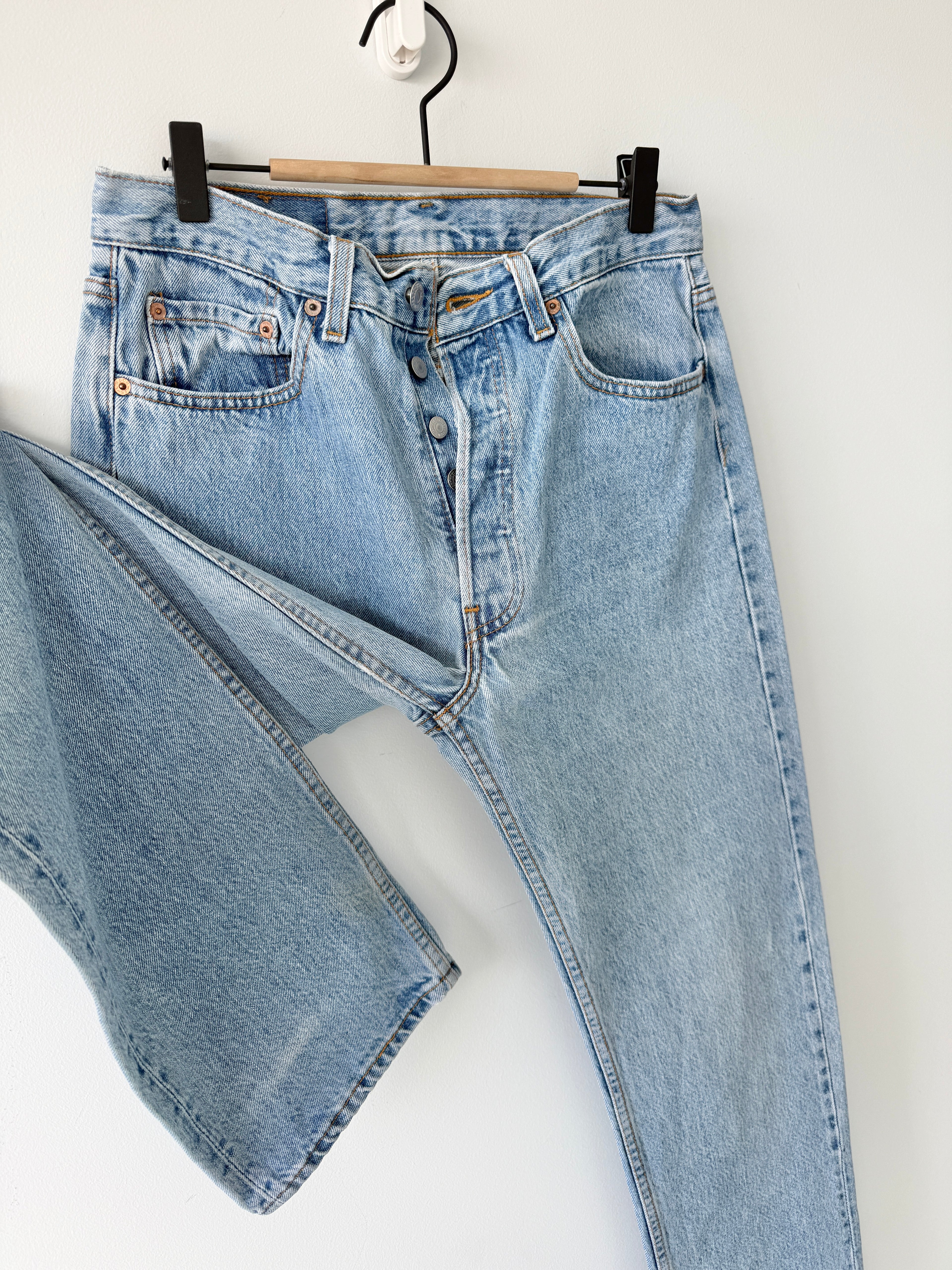 W29 L33 vintage Levis 501 28-29” measured light blue 90s denim Levi’s 501s USA