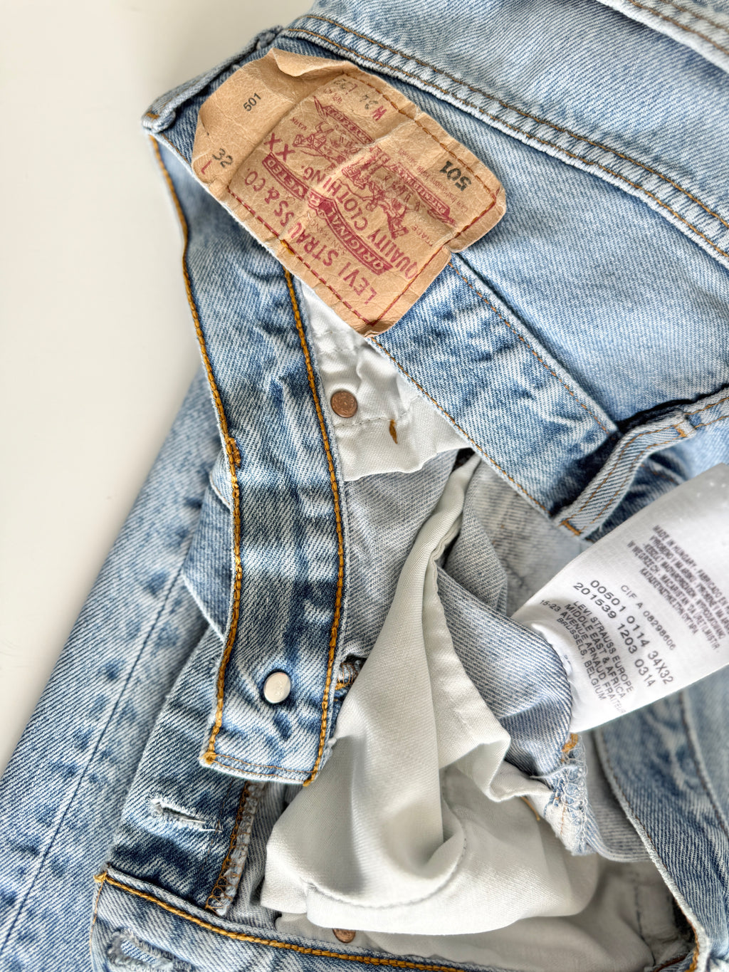 W31 L30 vintage Levis 501 30/31” measured light blue denim faded blue y2k levi’s 501s