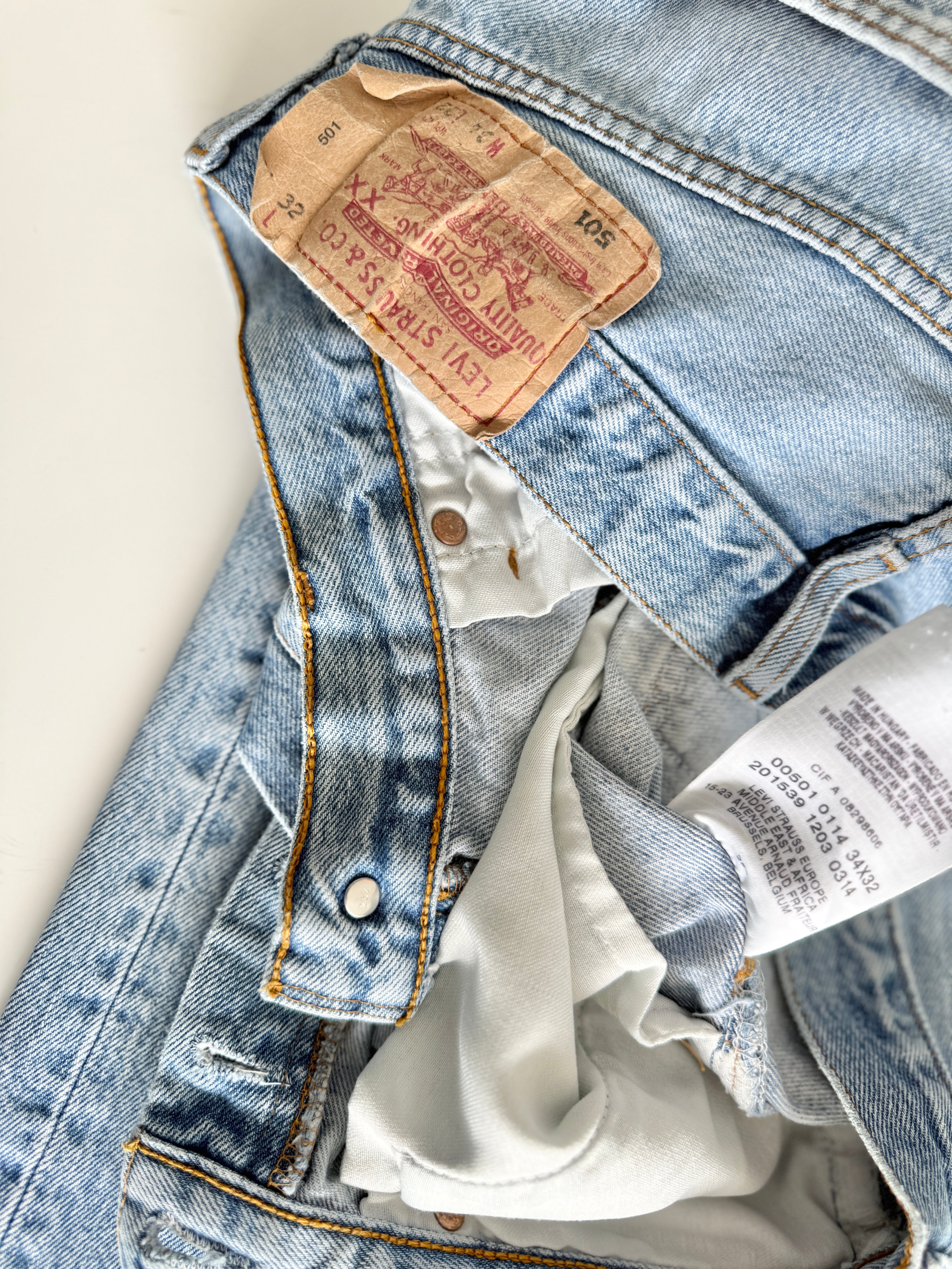 W31 L30 vintage Levis 501 30/31” measured light blue denim faded blue y2k levi’s 501s