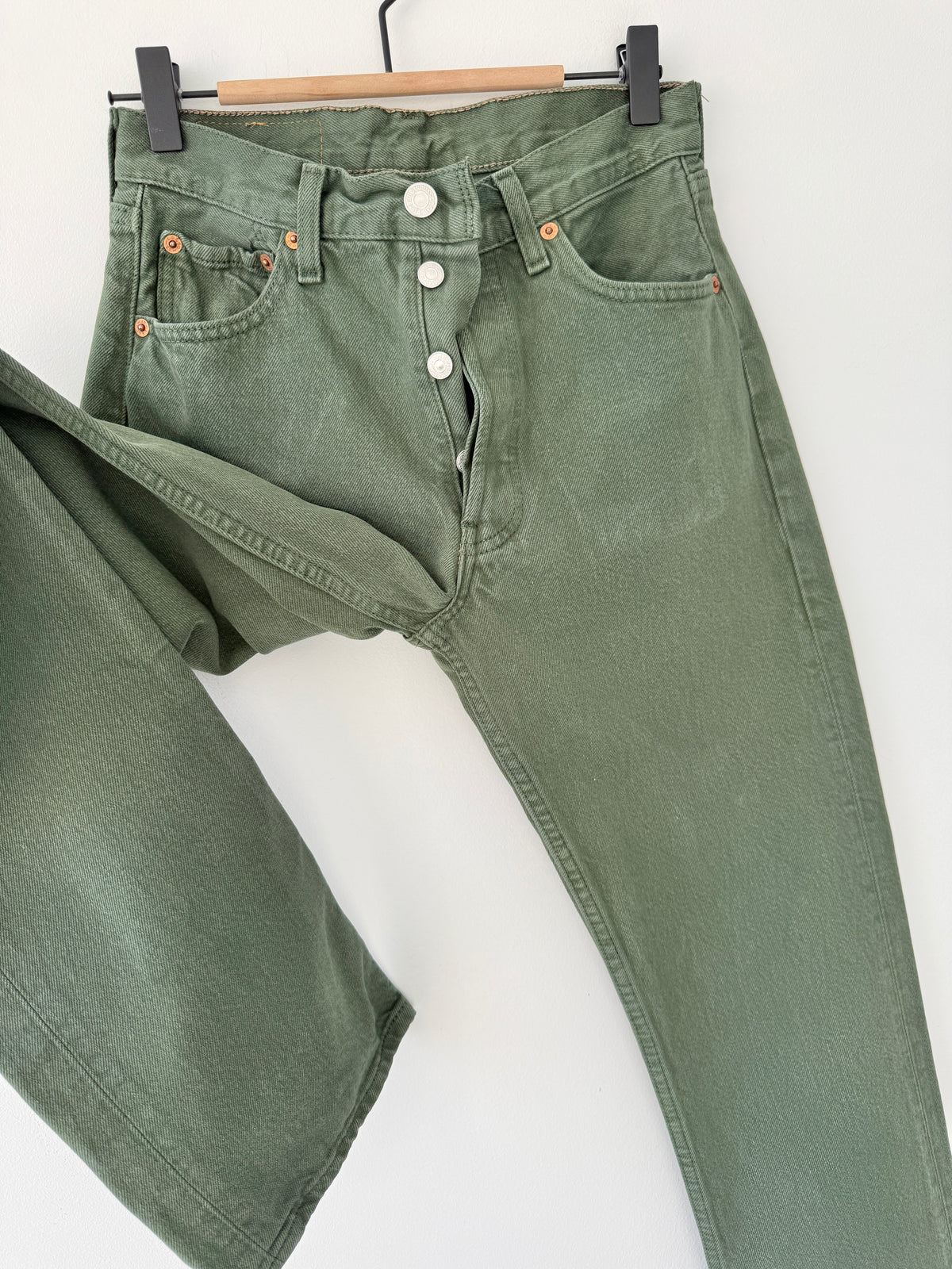 W26 L31 vintage Levis 501 khaki green 25/26” measured waist 501s 90s