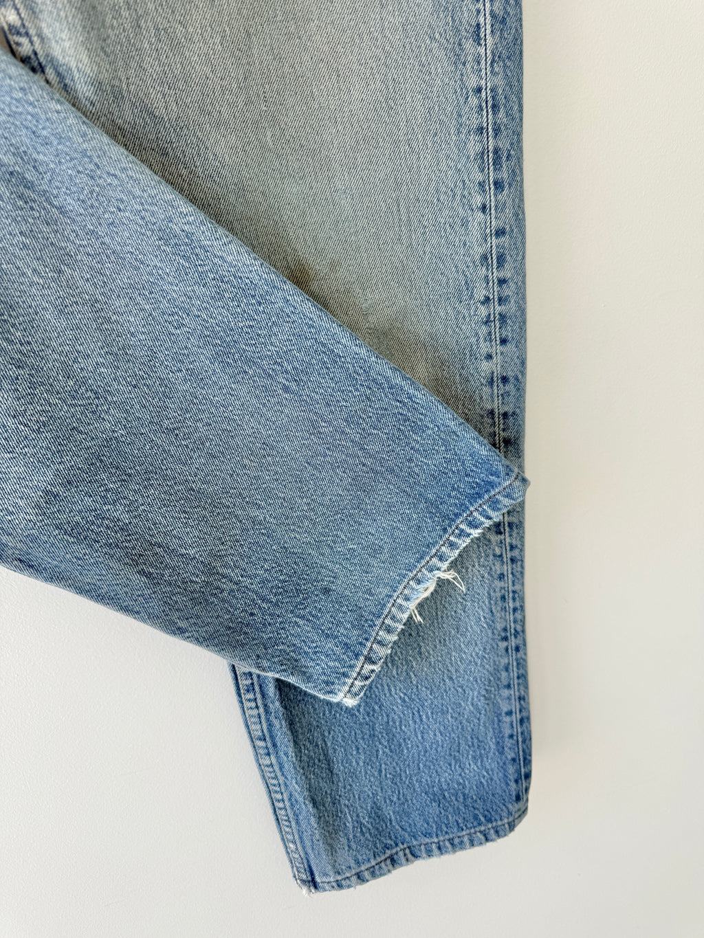 W31 L29 vintage Levis 501 30/31” measured waist medium faded blue 501s early 90s USA