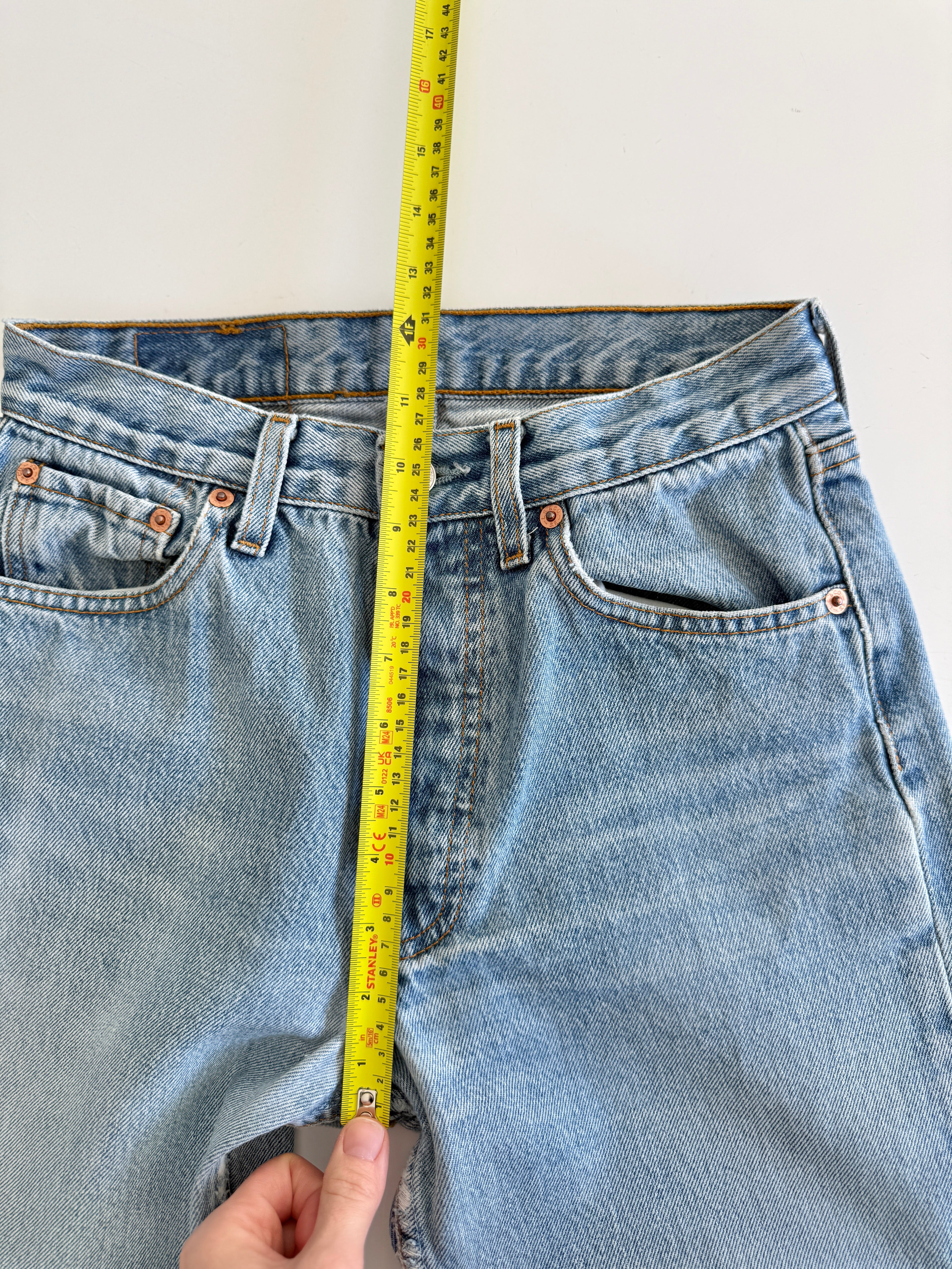 W25 L29 vintage Levis 501 24/25” measured denim medium faded blue 90’s levi’s 501s