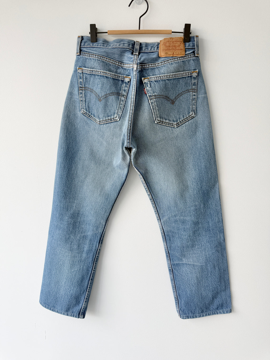 W29 L27 vintage Levis 501s 28/29” medium blue whiskers fade denim Levi’s 501s 90s USA