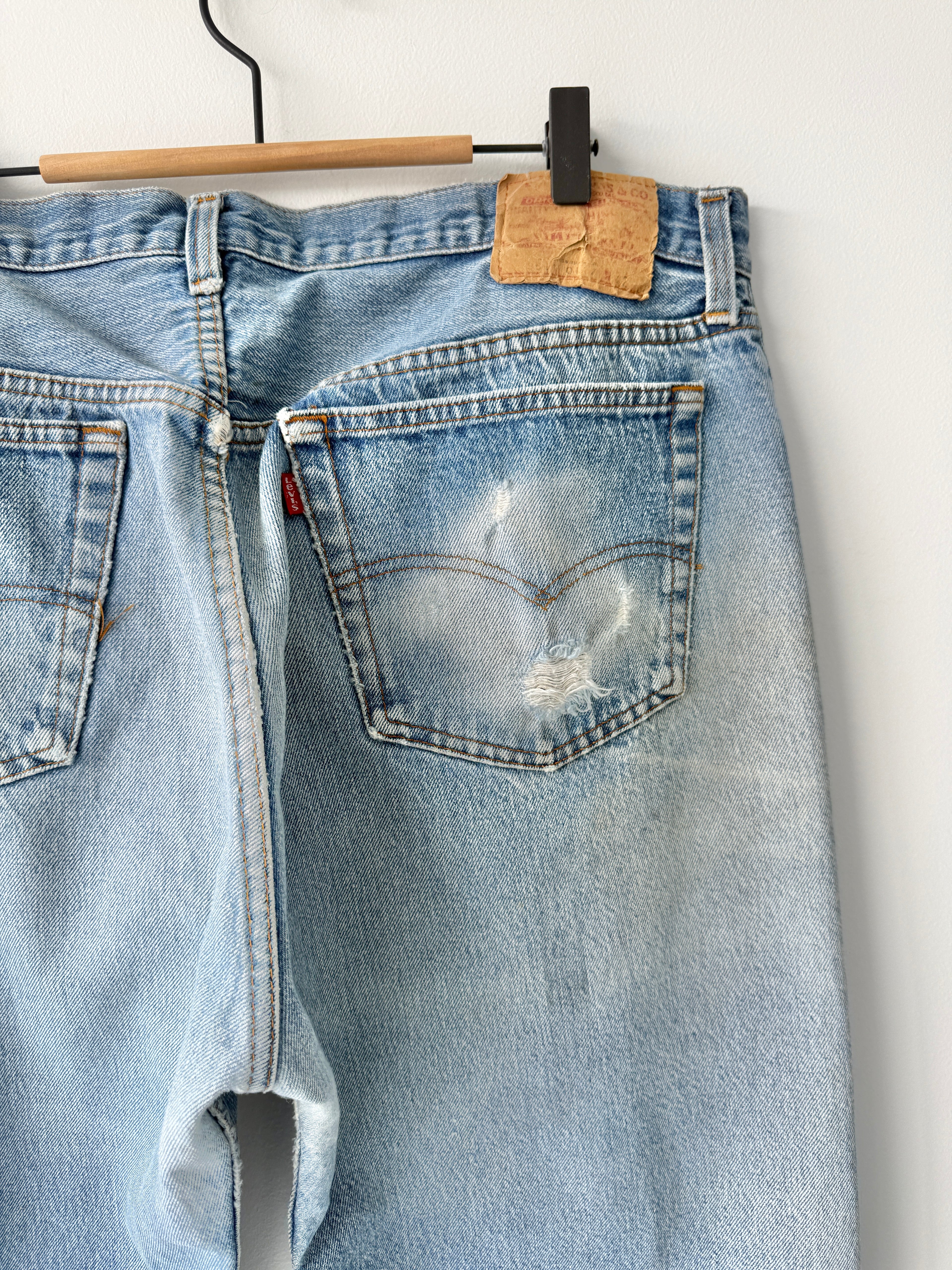 W38 L32 vintage Levis 501s 37/38” measured medium light medium fade denim Levi’s 501s 80s USA