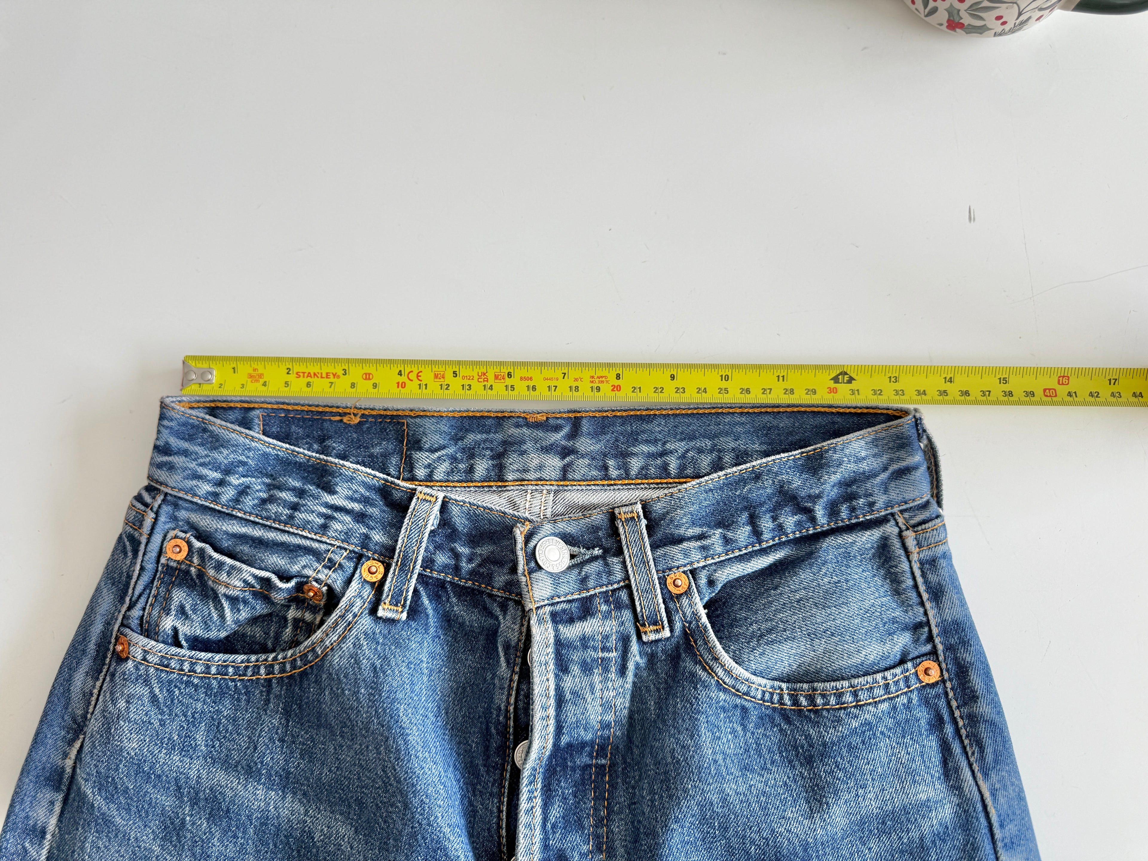 W27 L32 vintage Levis 501 26-27” measured dark blue denim made in 90s flare