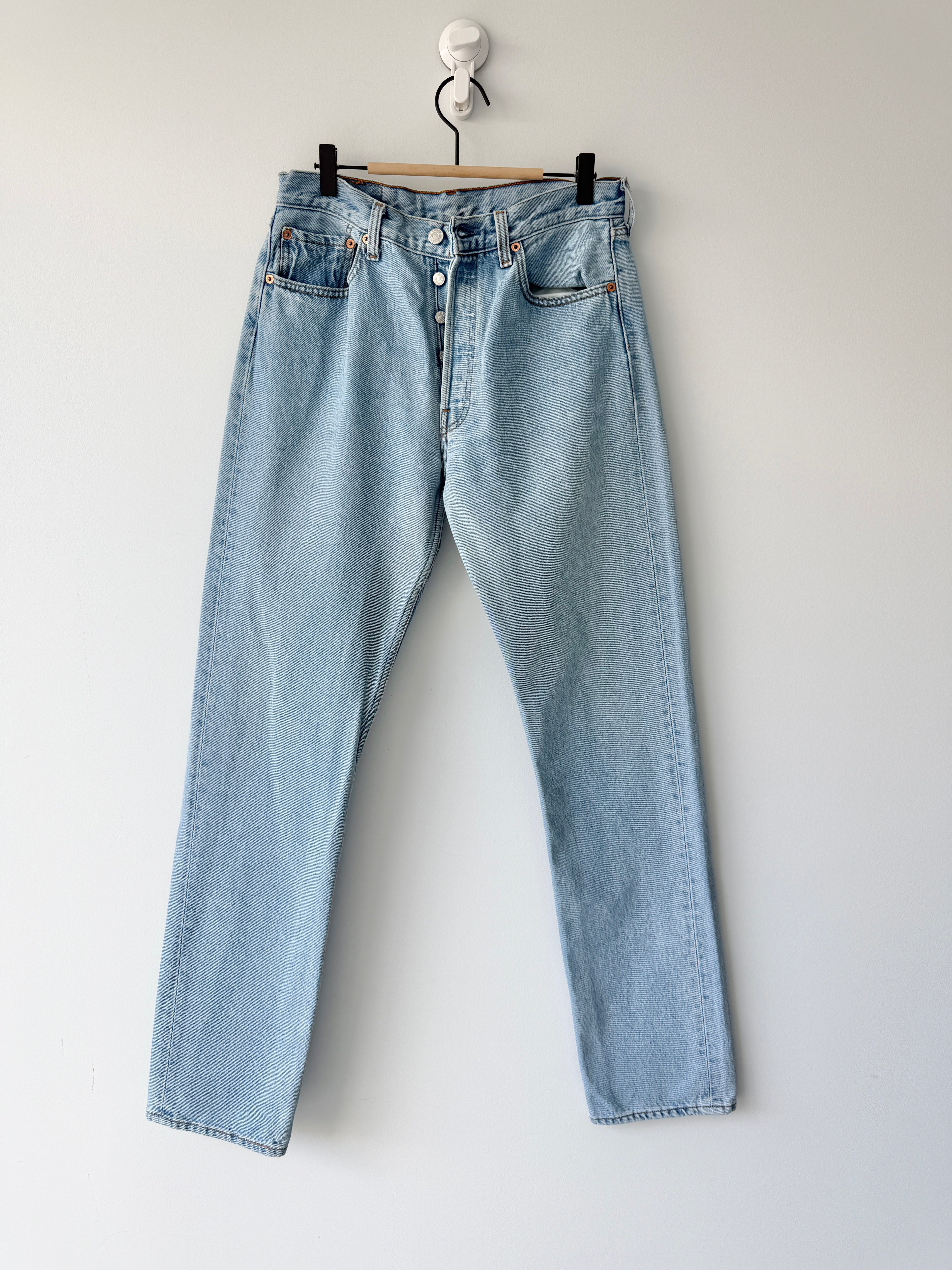 W29 L33 vintage Levis 501 29” measured light blue faded 90s denim Levi’s 501s