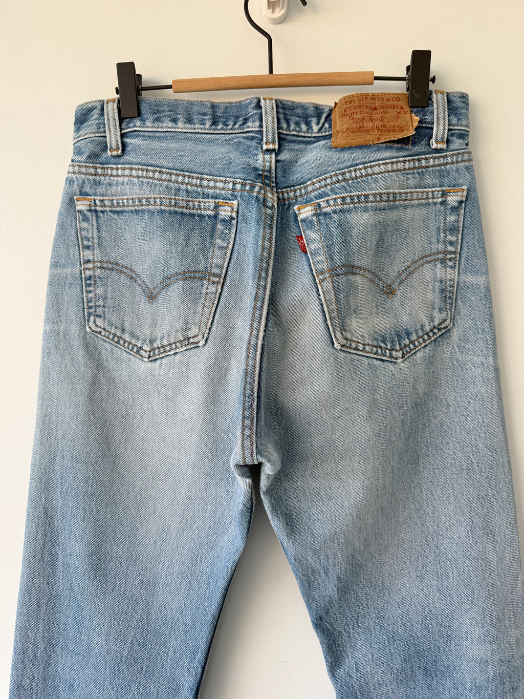 W30 L31 vintage Levis 501 29-30” measured dark whiskers faded blue 90s USA Levi’s 501s