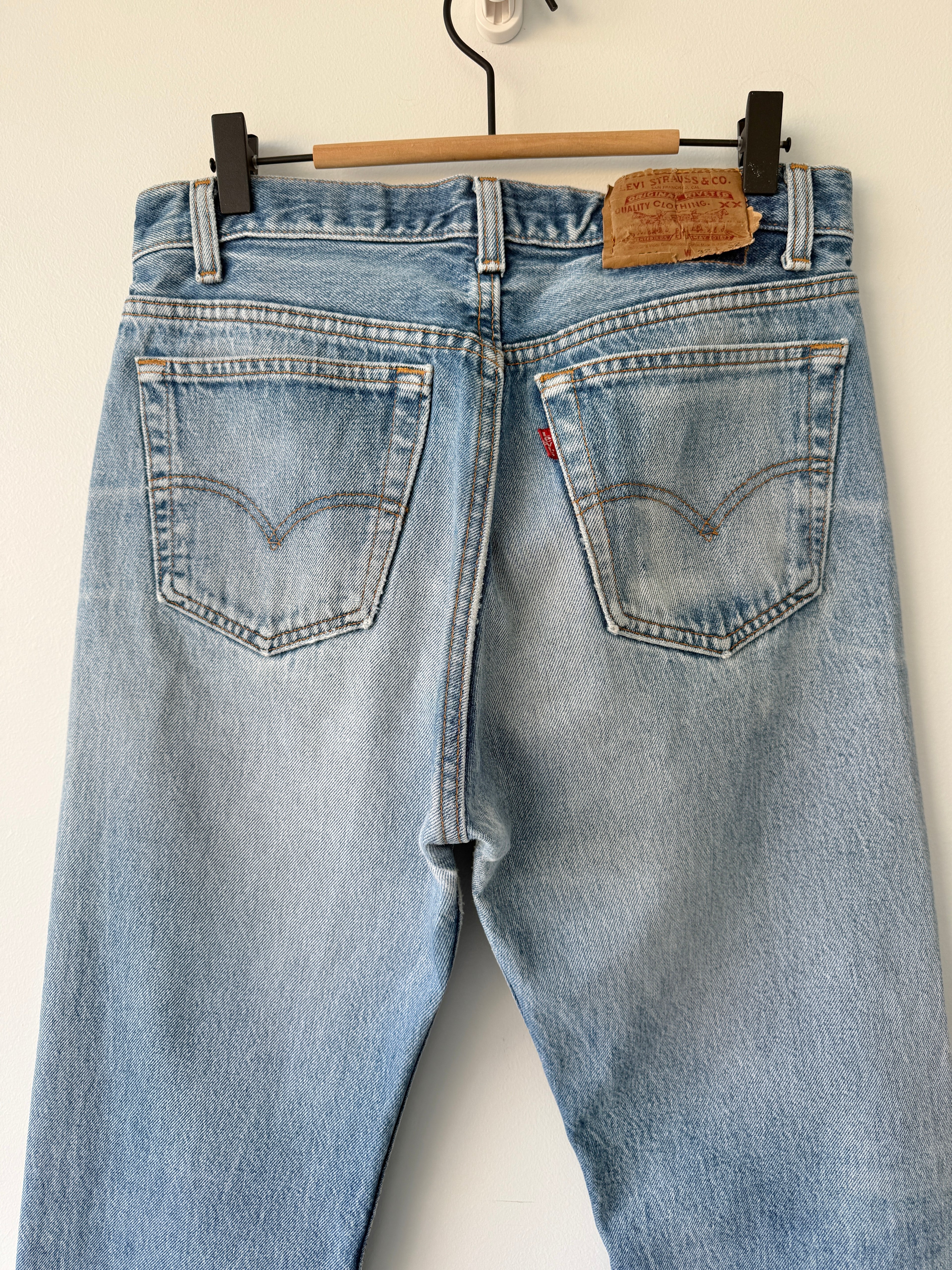 W30 L31 vintage Levis 501 29-30” measured dark whiskers faded blue 90s USA Levi’s 501s