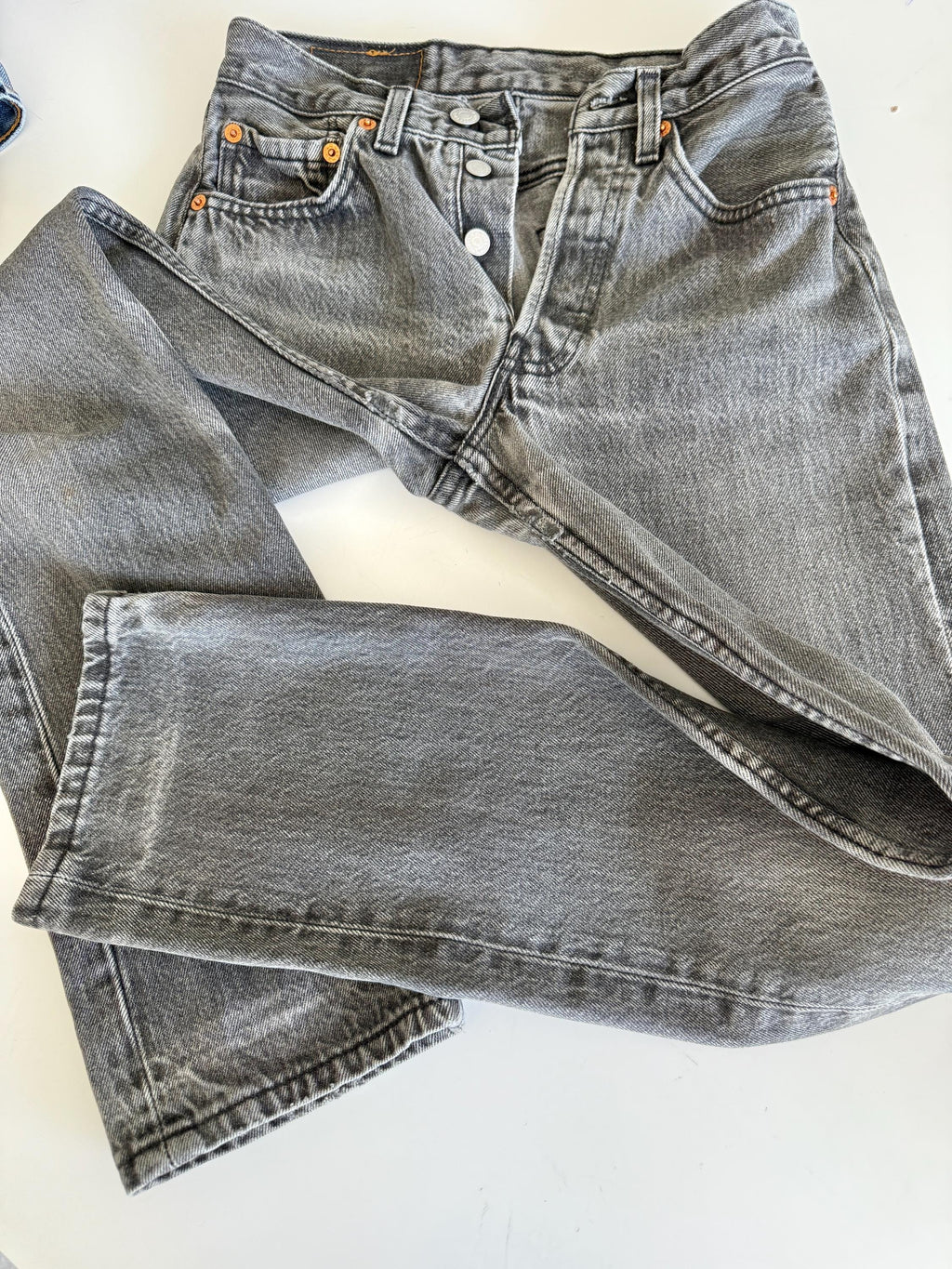 W24 L29 vintage Levis 501 23-24” measured waist black faded denim made in 90s