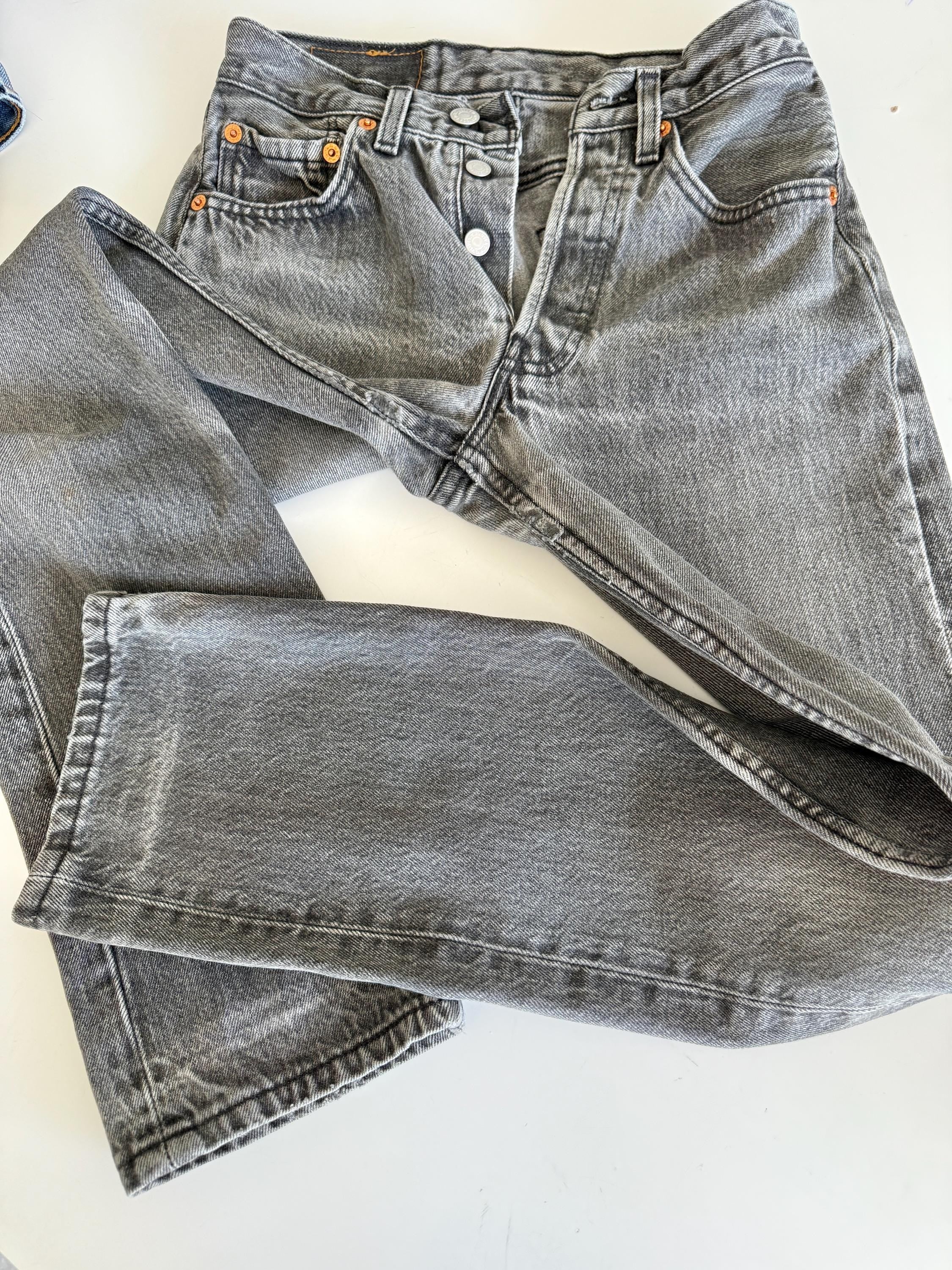 W24 L29 vintage Levis 501 23-24” measured waist black faded denim made in 90s