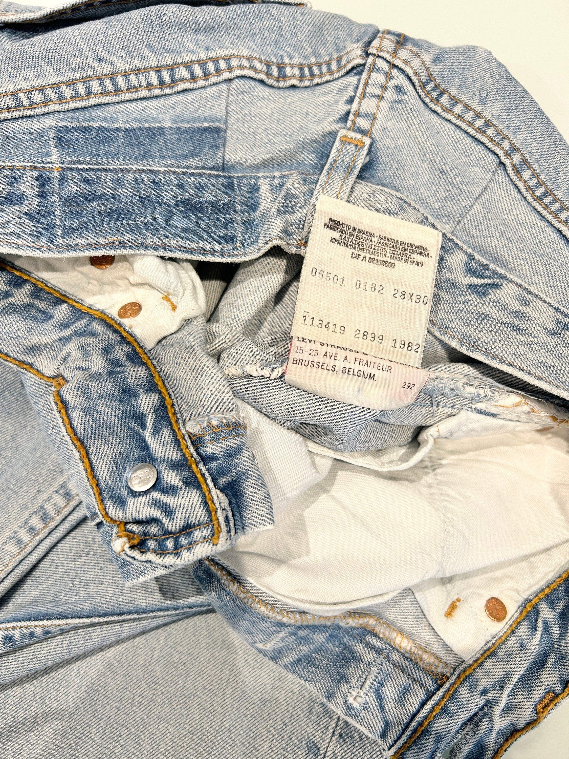 Levis 501 jeans w25 L29 light blue 90s levis faded Stonewash light blue denim 501 vintage Levi’s faded blue denim 501 vintage