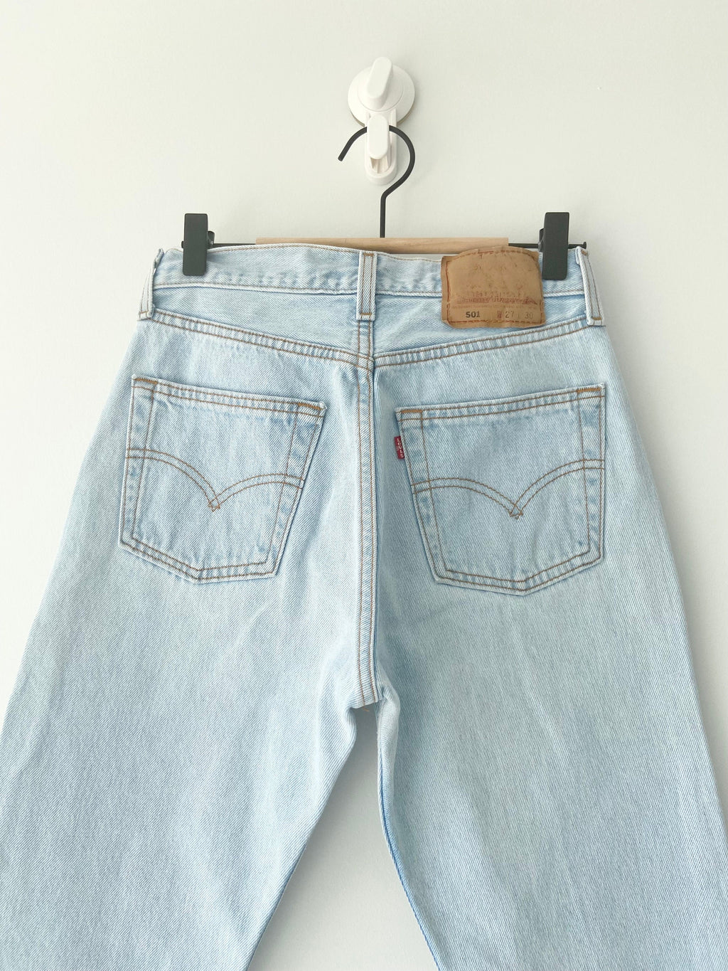 w26 L28  Vintage Levi’s 501 jeans made in USA  light blue faded vintage 501 jeans