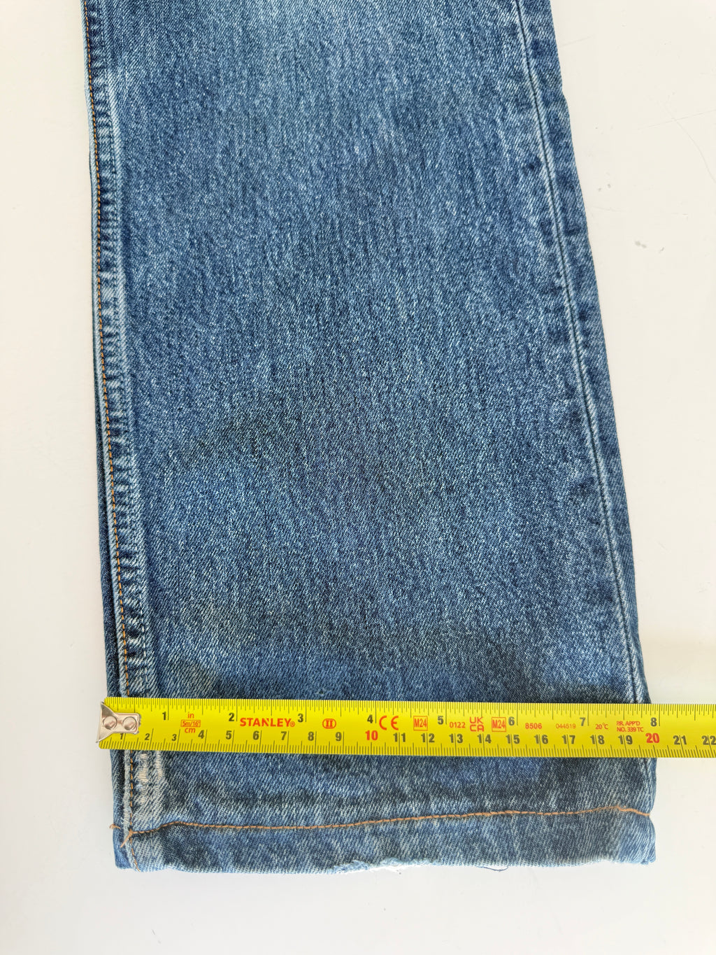 W31 L31 vintage Levis 501 31” measured waist dark blue whiskers Y2K 501s
