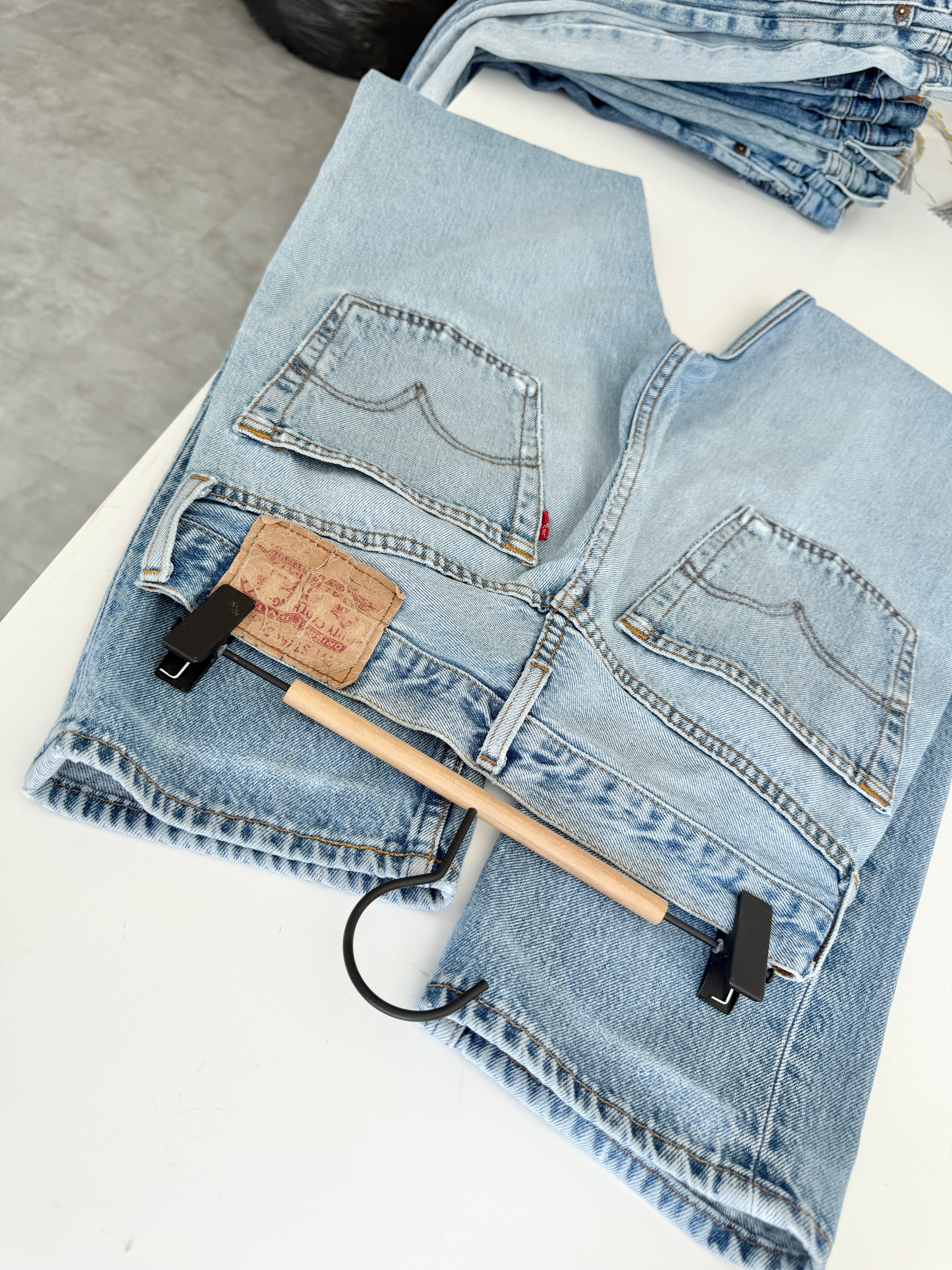 W28 L32 vintage Levis 501 27/28” measured light faded blue denim Levi’s 501s