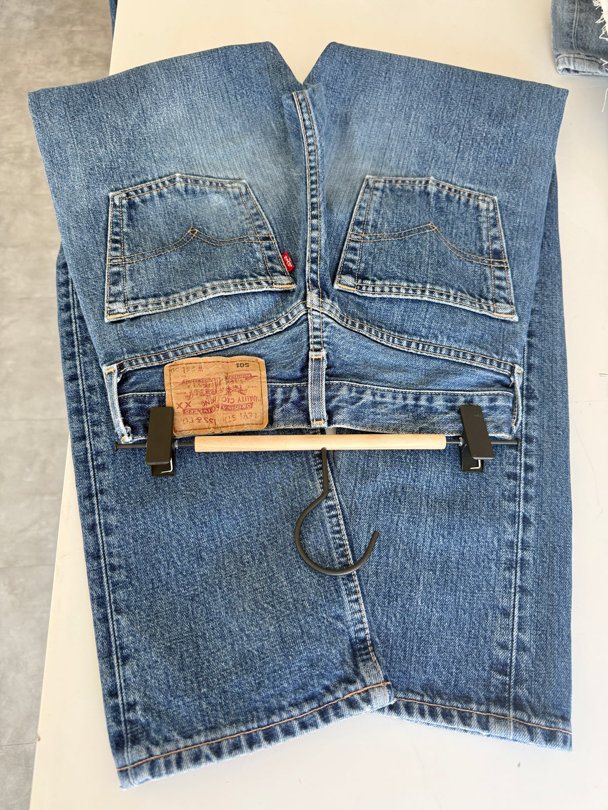 W24 L31 vintage Levis 501 23/24” measured waist dark faded blue 90s 501s