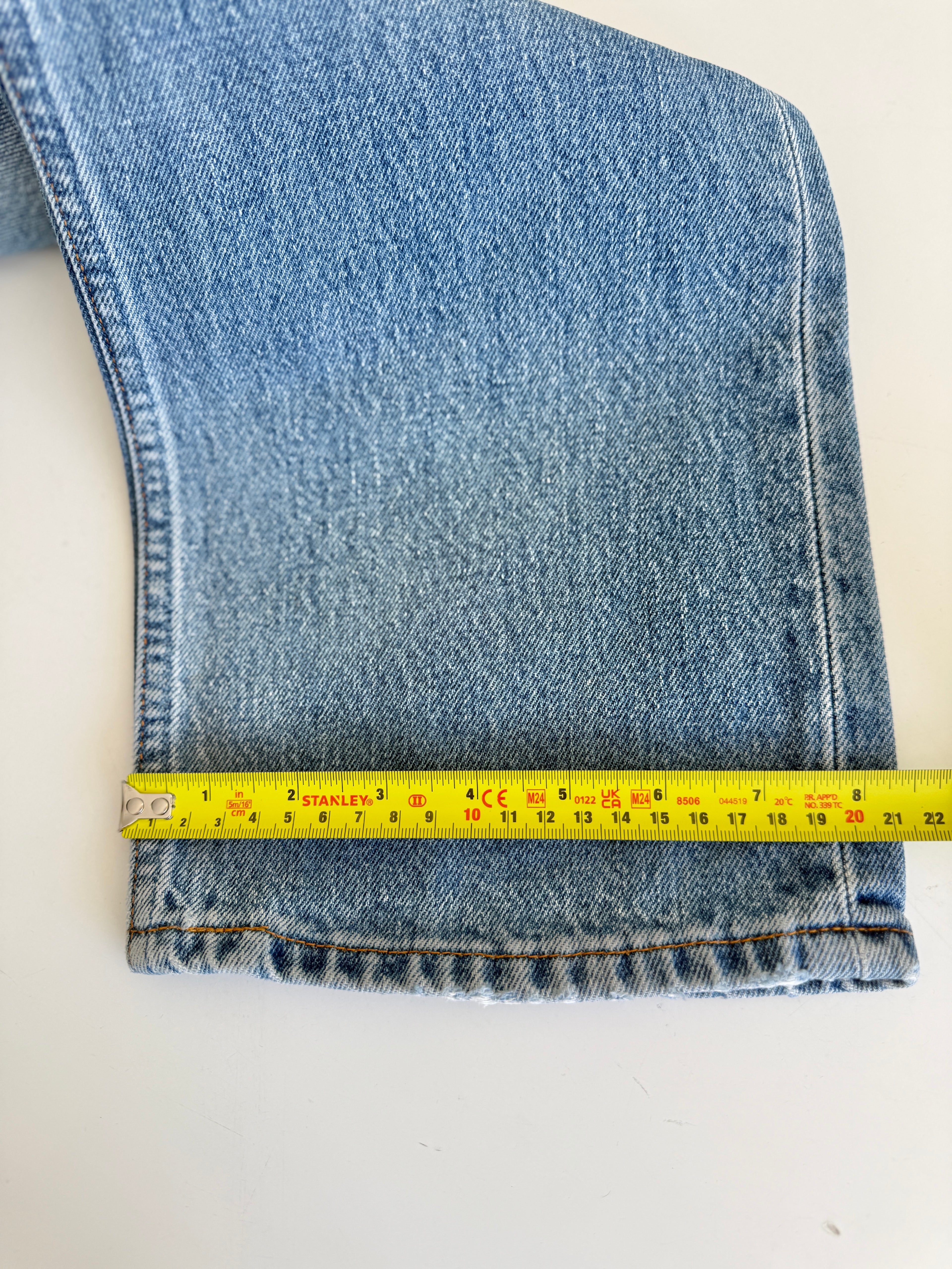 W32 L29 vintage Levis 501 31-32” measured medium faded blue 90s Levi’s 501s