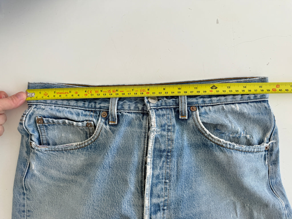 W30 L29 vintage Levis 501 29/30” measured waist faded light blue distressed early 90s USA 501s