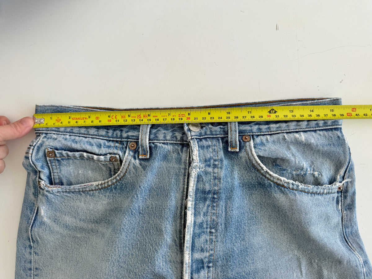 W30 L29 vintage Levis 501 29/30” measured waist faded light blue distressed early 90s USA 501s