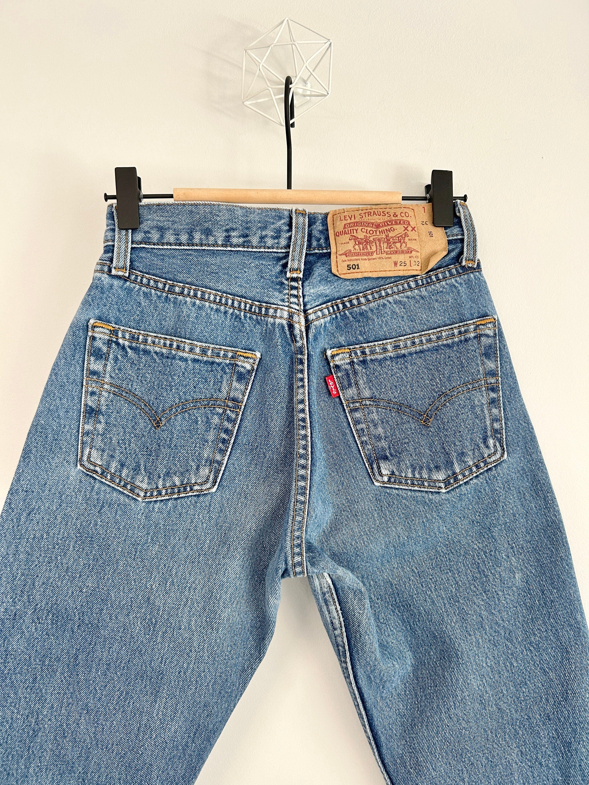 Levis 501 vintage w23 L31 Levi’s 501 faded medium blue 90s Levi’s blue faded blue straight leg blue 501 vintage blue 501 worn vintage Levi’s
