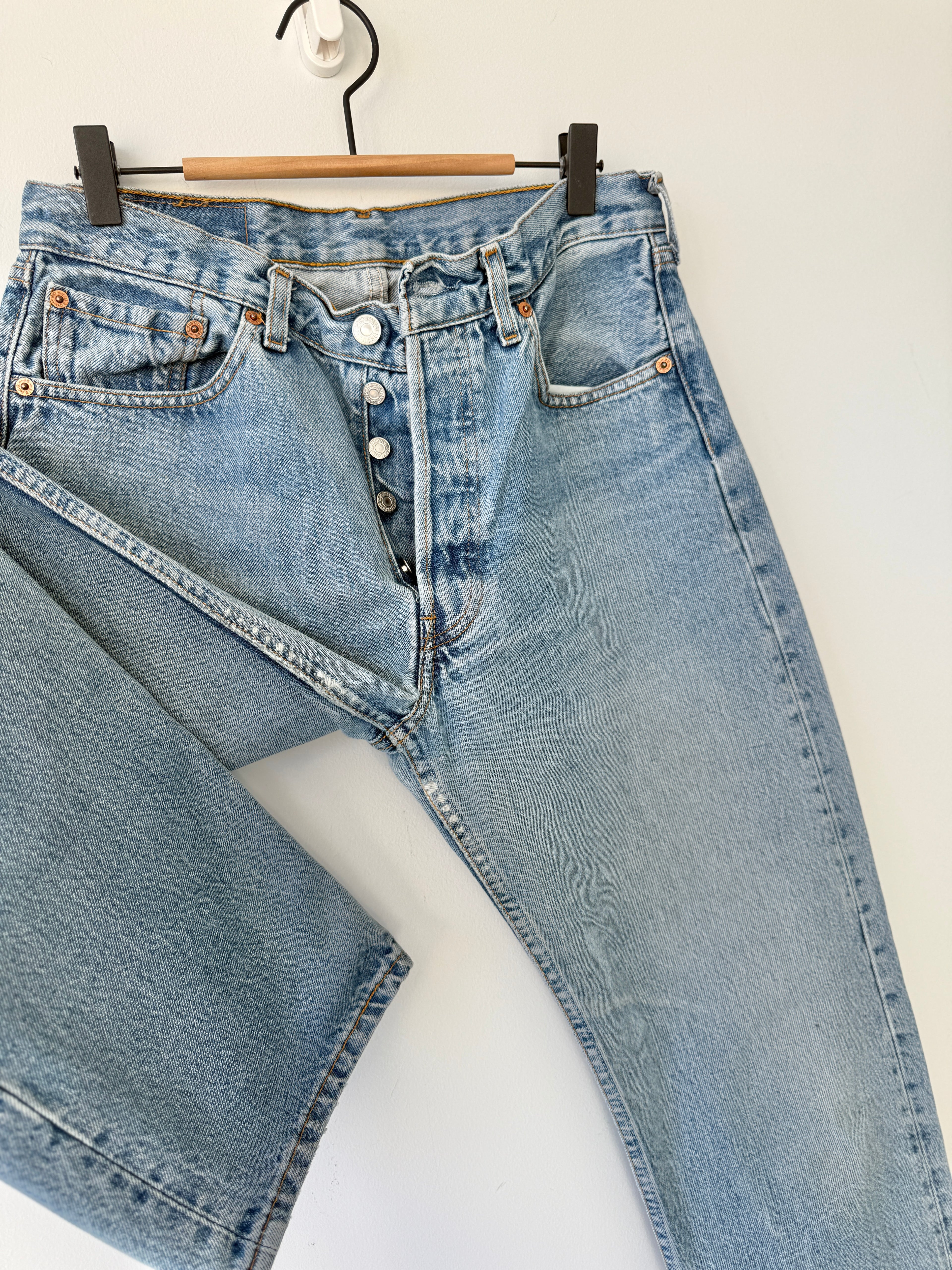 W29 L30 vintage Levis 501 29” measured medium faded blue Y2K Levi’s 501s