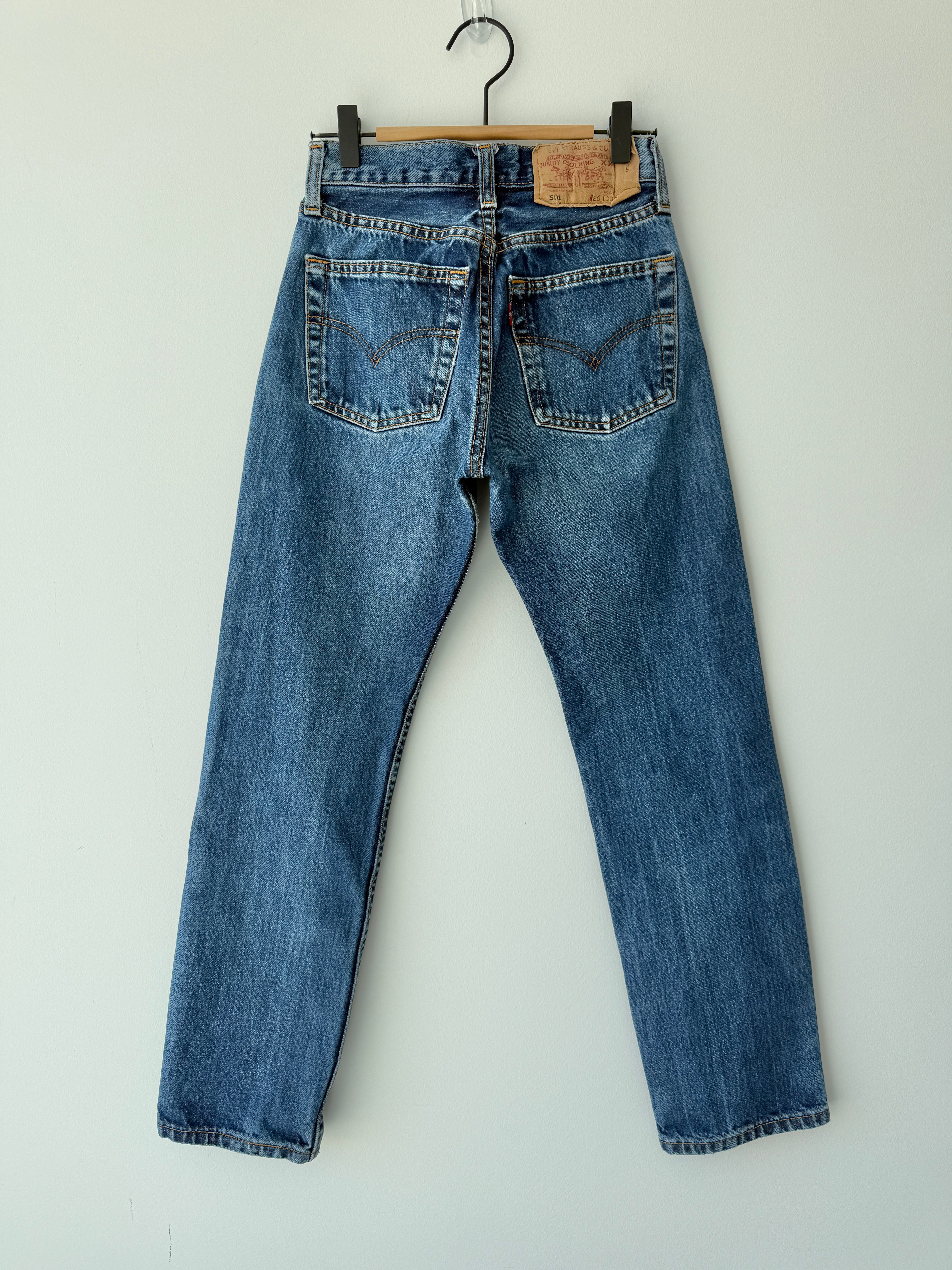 W23 L28 vintage Levis 501 23” measured waist dark indigo faded blue 501s