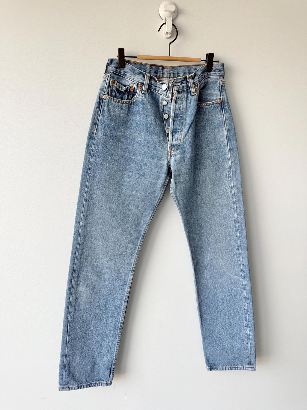 W27 L30 vintage Levis 501 26-27” measured waist medium blue made in 90s