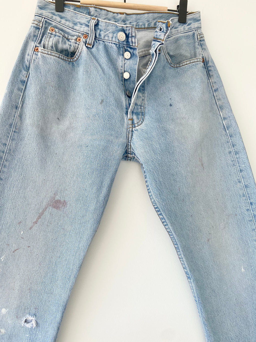 Vintage Levi’s 501 w29 L33 made in 1998  stone Wash paint distressed faded vintage 501s