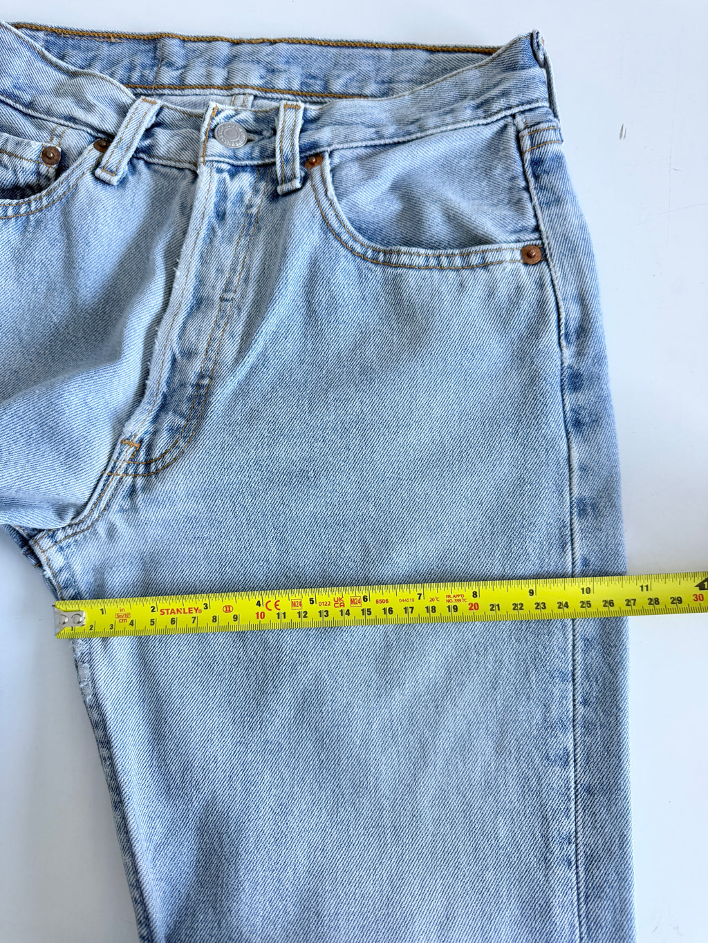 W25 L31 vintage Levis 501 24-25” measured light faded blue denim 90’s levi’s 501s