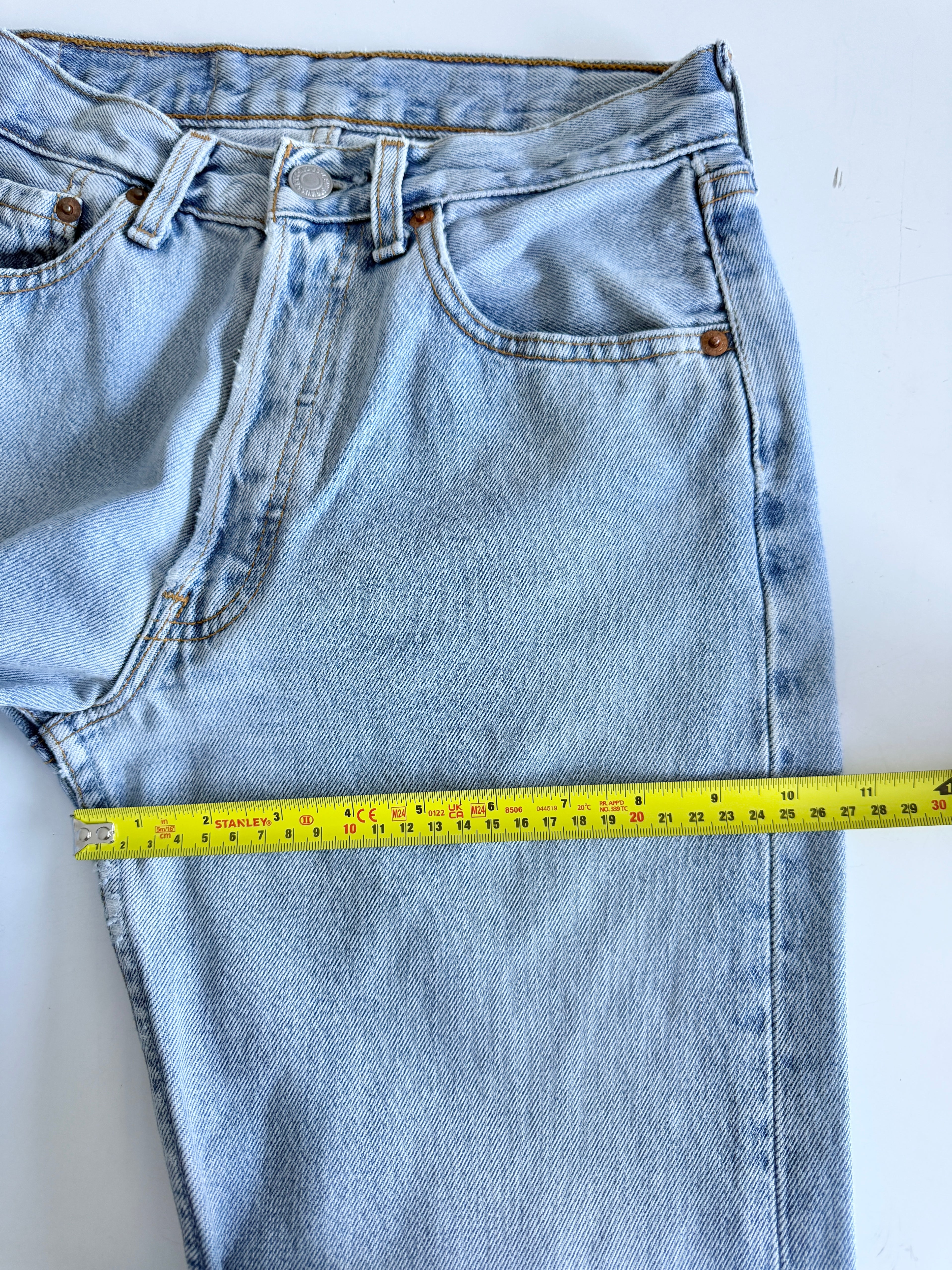 W25 L31 vintage Levis 501 24-25” measured light faded blue denim 90’s levi’s 501s