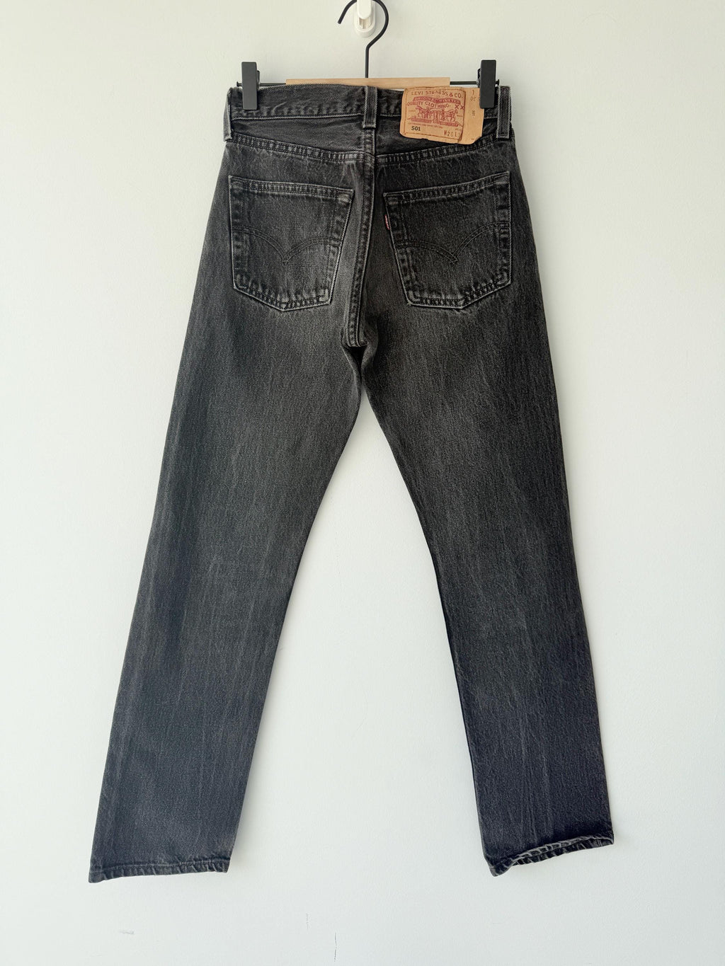 W24 L30 Levis 501 vintage 23-24” waist medium blue 501s made in USA 90s (mayuk)