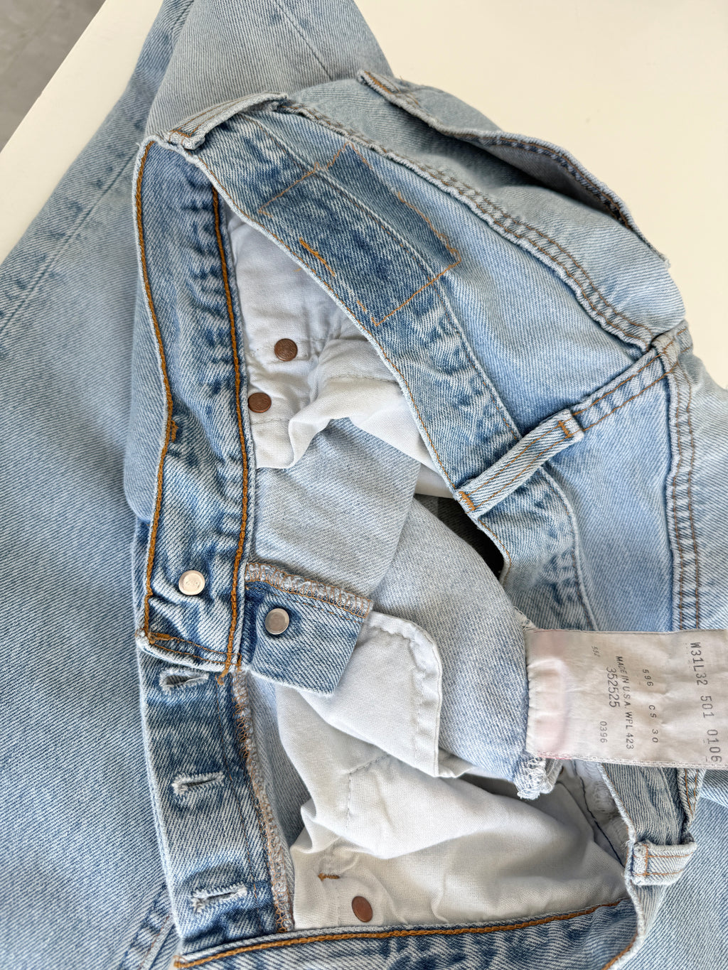 W29 L30 vintage Levis 501 28/29” measured light faded blue denim Levi’s 501s USA