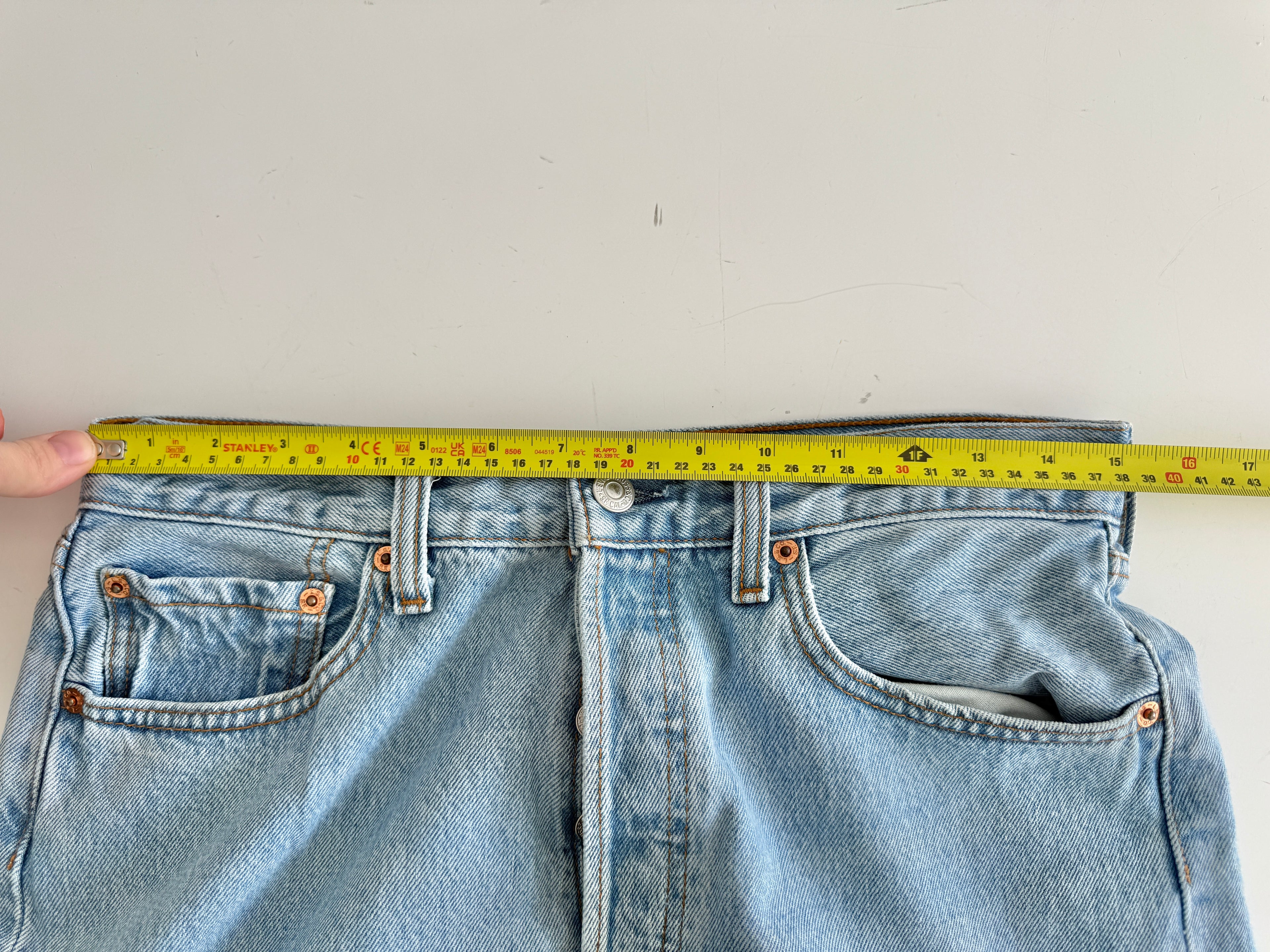 W29 L33 vintage Levis 501 29” measured light blue faded 90s denim Levi’s 501s